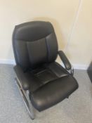 1 x Black Leather Office Chair - From A Working Office Environment - CL680 - Ref: Man189 - Location: