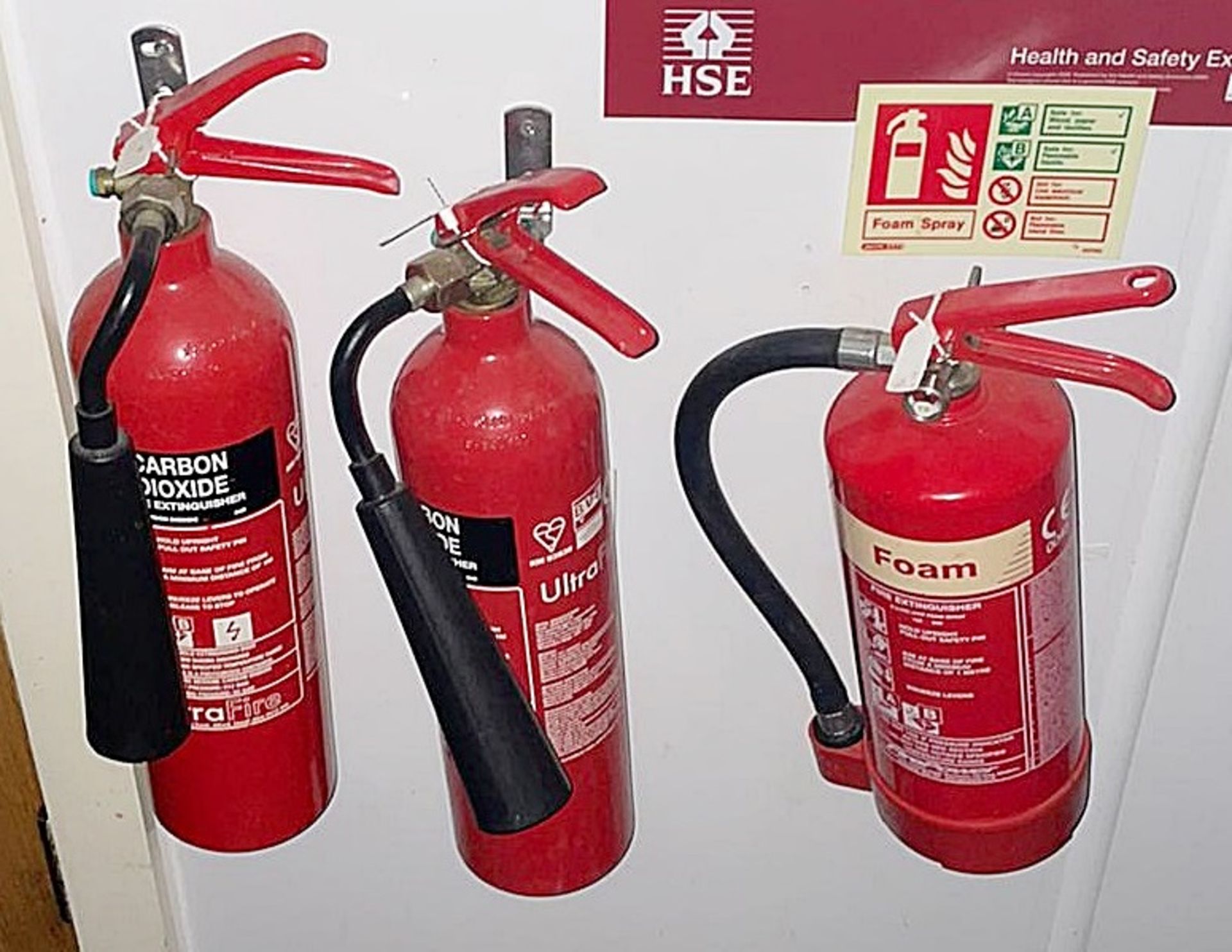 3 x Fire Extinguishers - CL674 - Location: Telford, TF3 Collections: This item is to be removed from