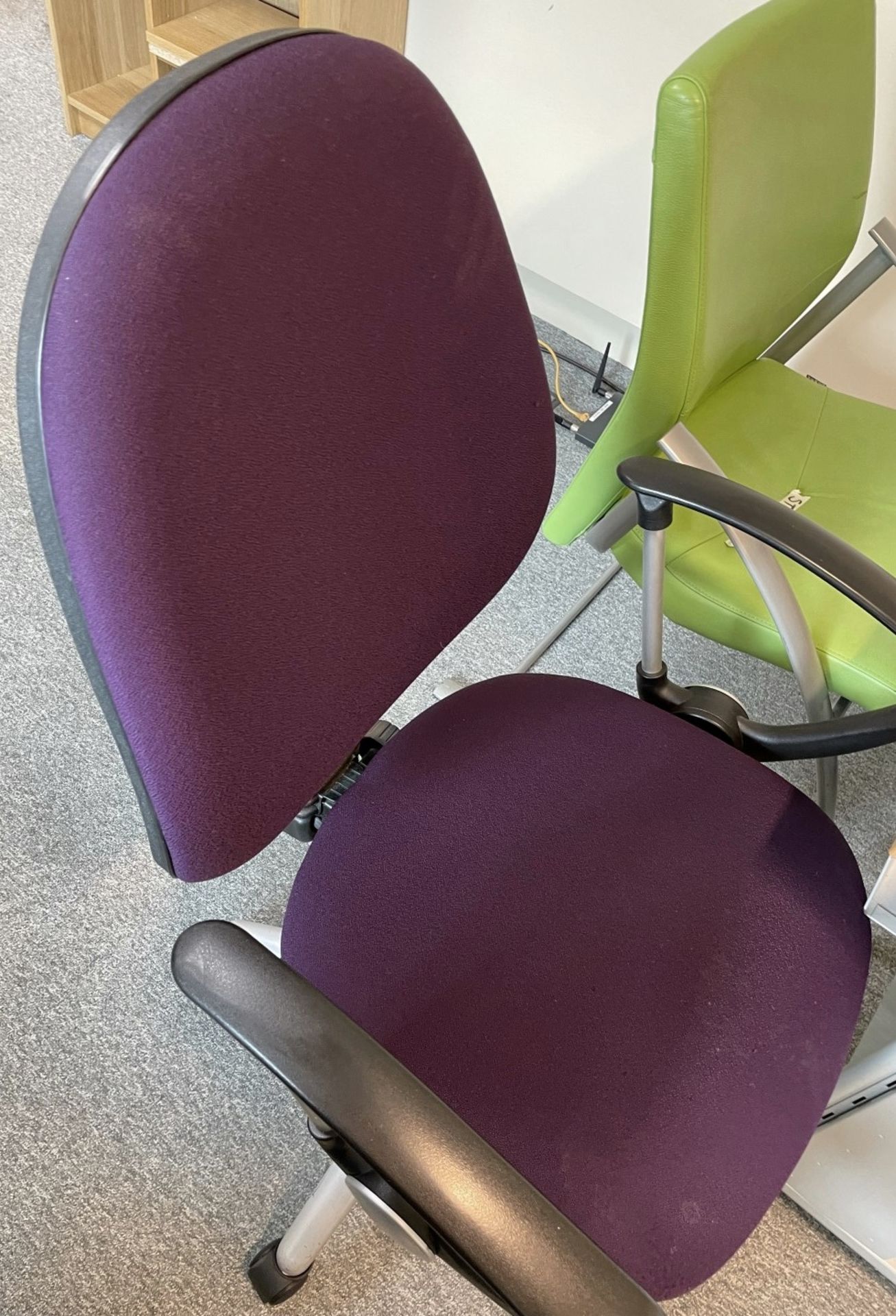 4 x TORASEN 'Mercury' Office Purple Swivel Chairs (M60A) - From An Executive Office Environment - - Image 4 of 6