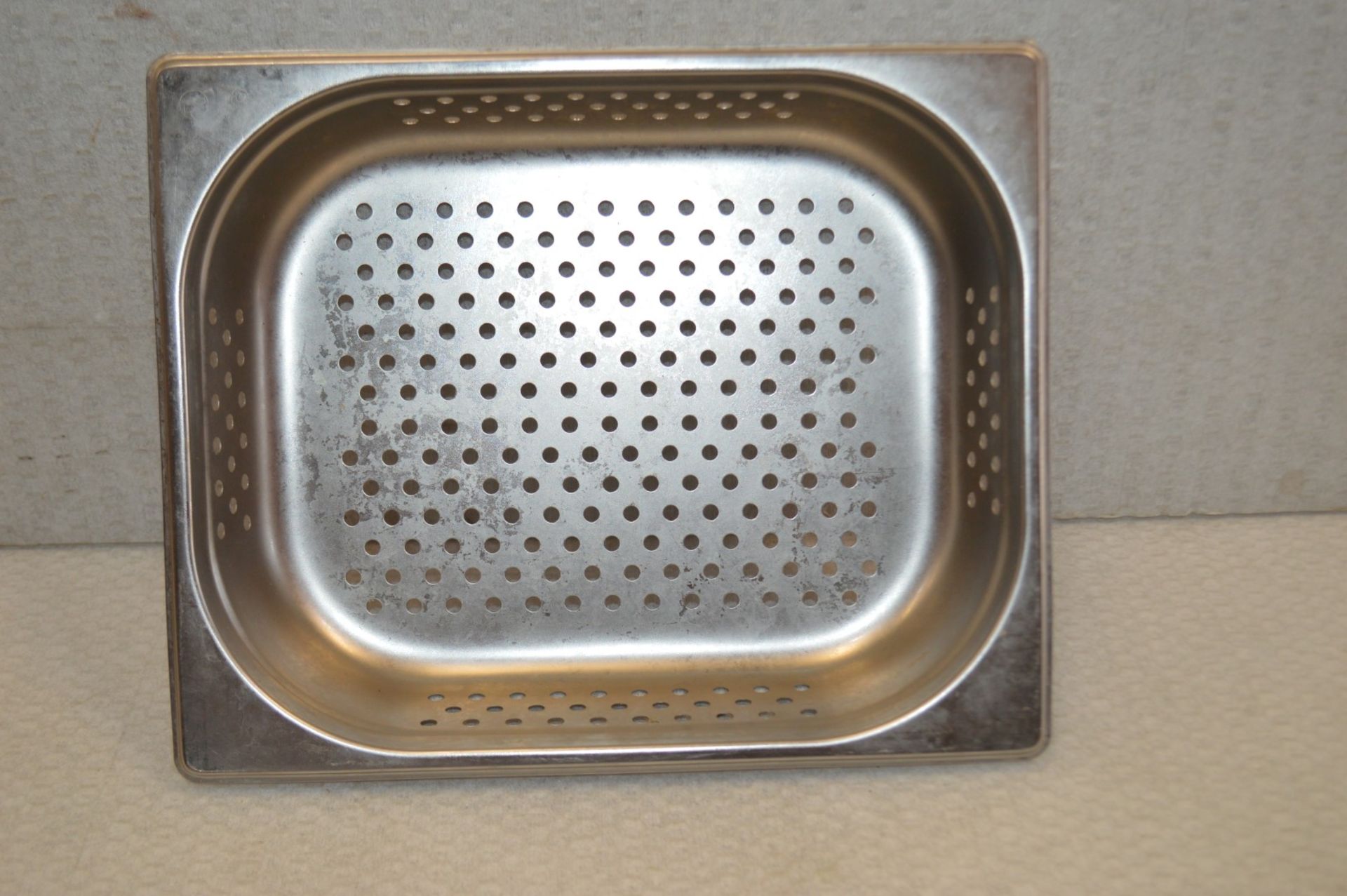 10 x Stainless Steel Gastronorm Trays - Dimensions: L33 x W26.5 cm - Includes Perforated and None - Image 3 of 3
