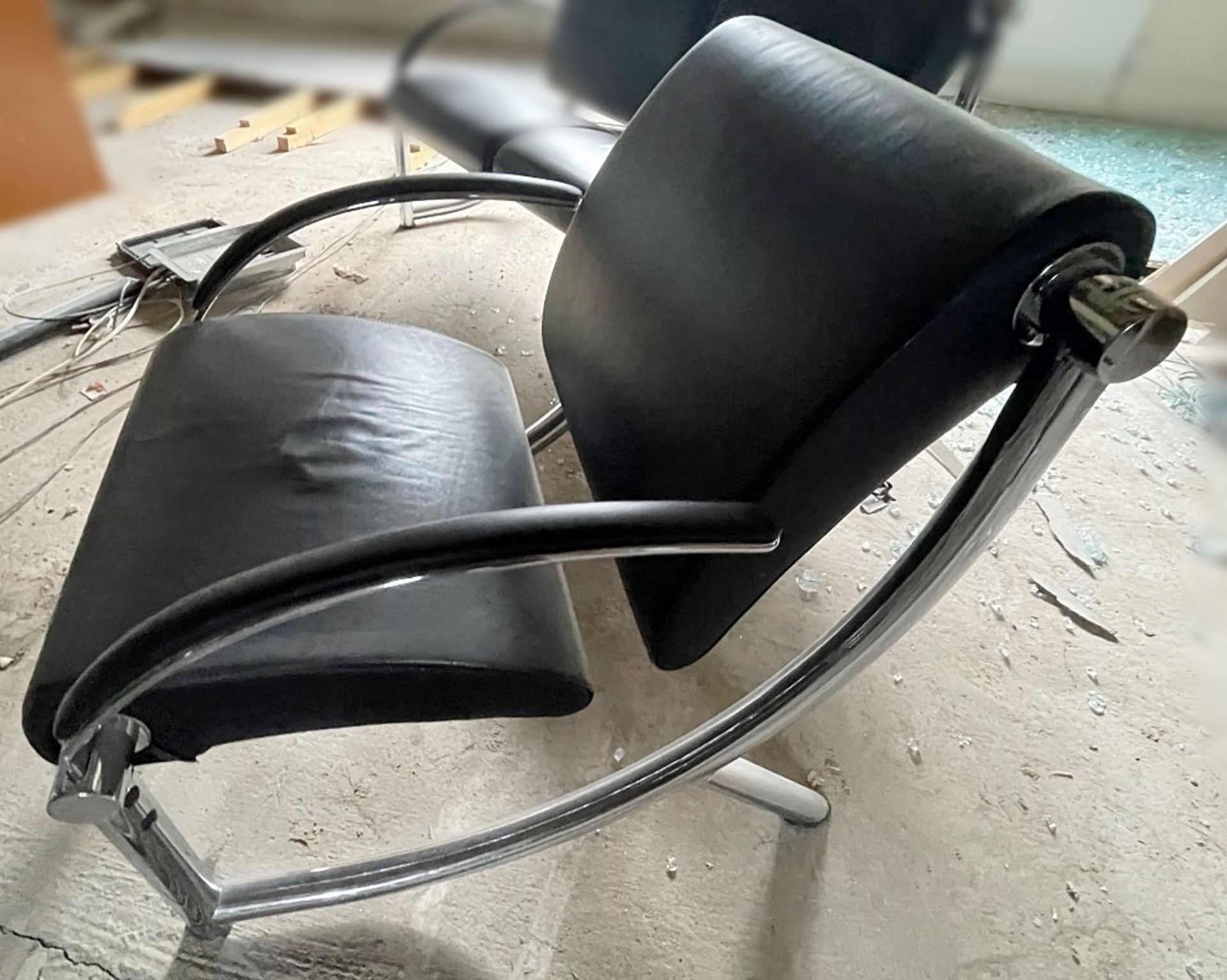A Pair Of KLOBER Executive Meeting Chair With Arms In Black Leather & Chrome - Dimensions: H76 x - Image 4 of 6