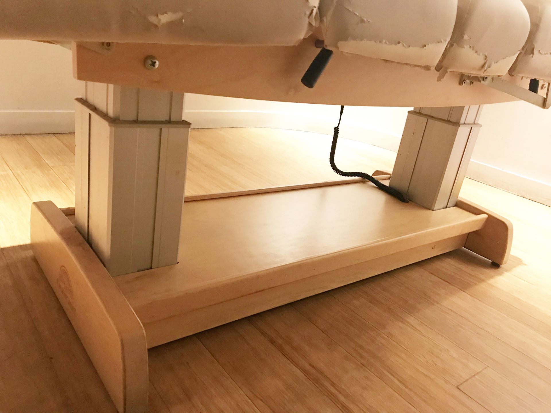 2 x Oakworks Clinician Electric-Hydraulic Massage Tables With Footpedals and Linak HBWO Remote - Image 3 of 8