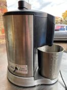 1 x Waring Kitchen Classics Juice Extractor With Stainless Steel Finish - CL667 - Location: