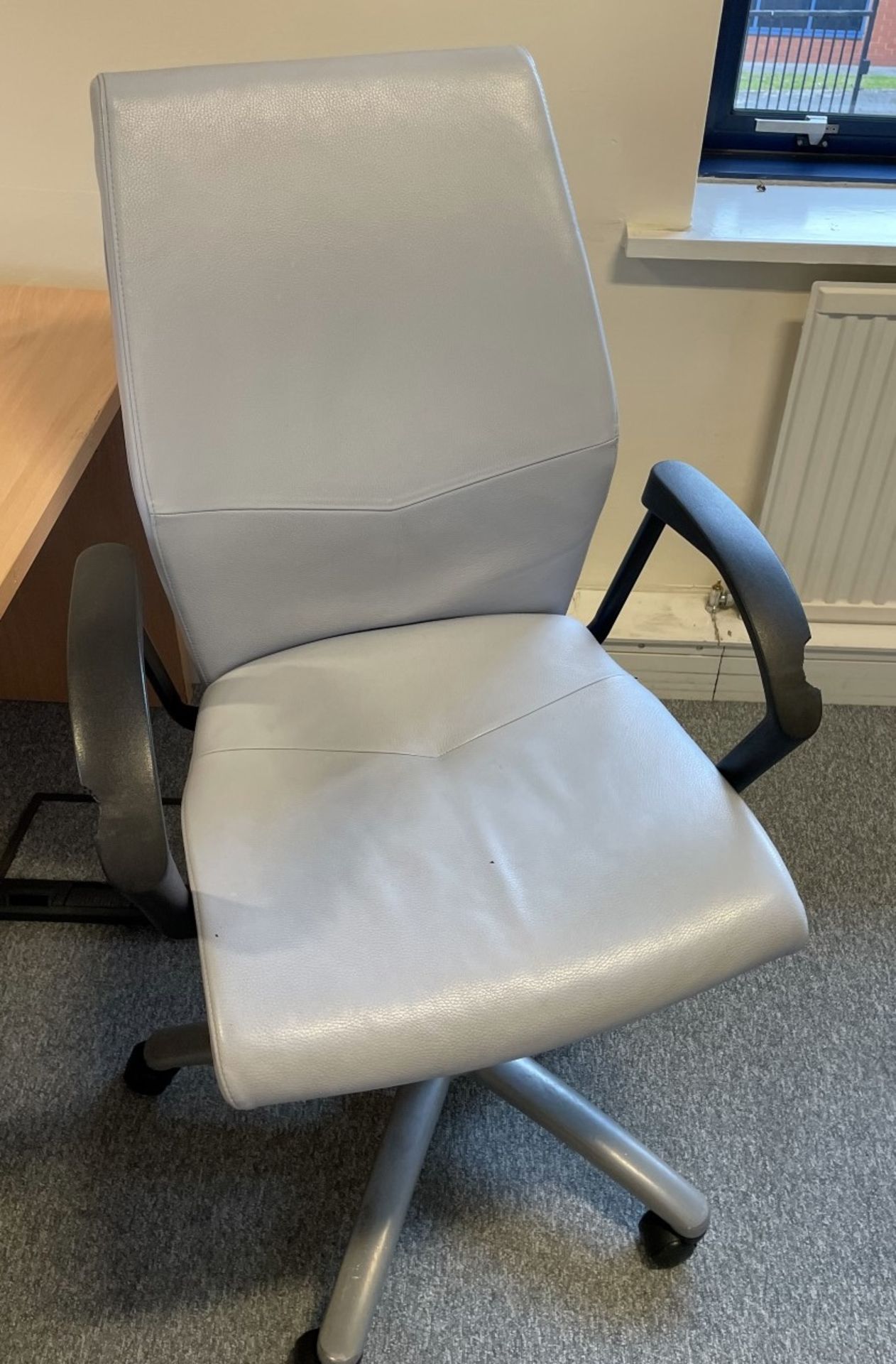 1 x VERCO Operators Upholstered Ergonomic Swivel Office Chair