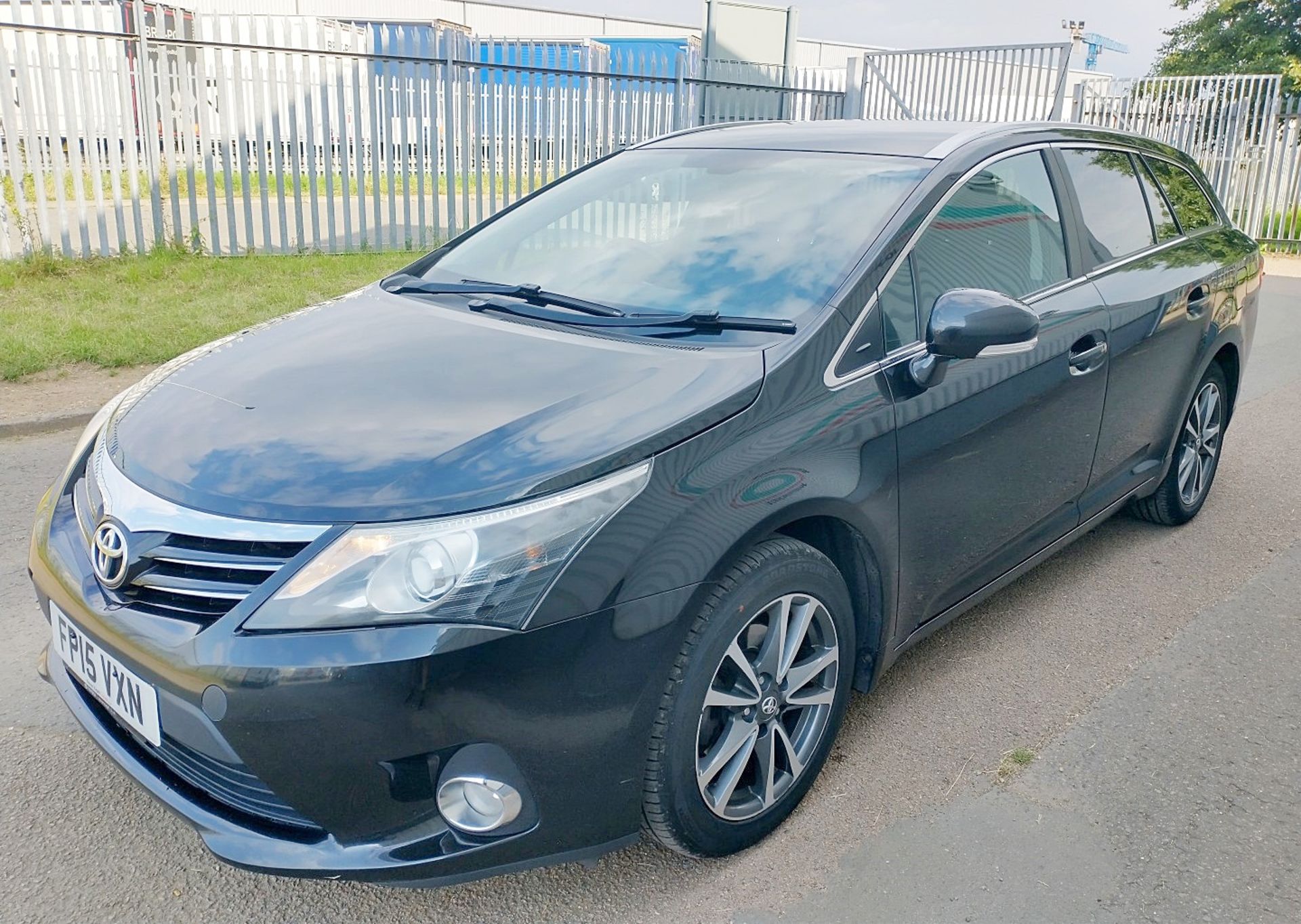 2015 Toyota Avensis Icon Business Ed D-40 5dr Estate  - CL505 - NO VAT ON THE HAMMER - Location: - Image 2 of 18