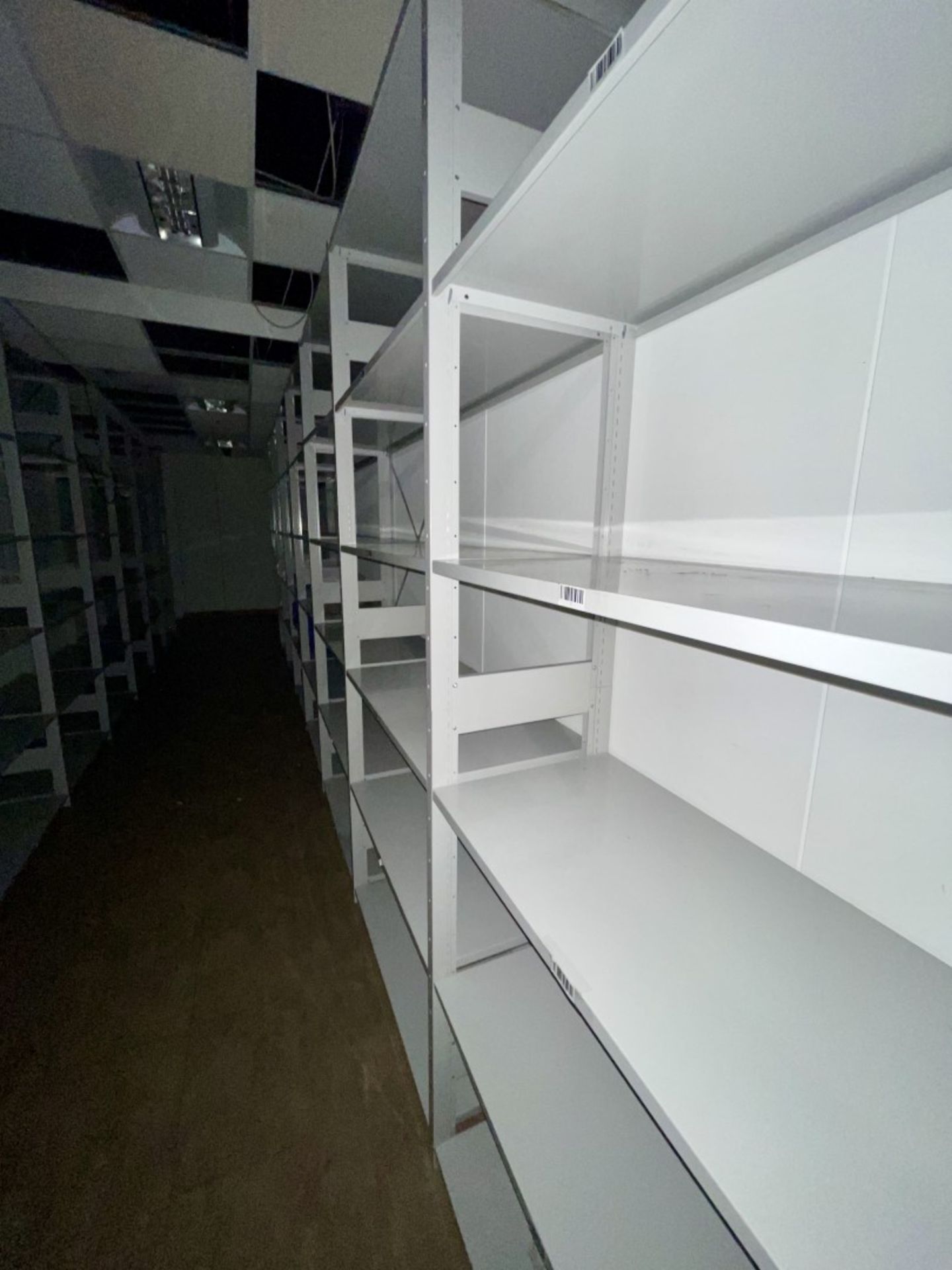 26 x Bays of Warehouse Store Shelving - Includes 28 x 250x46cm Uprights and 150 x 97x45cm - Image 11 of 17