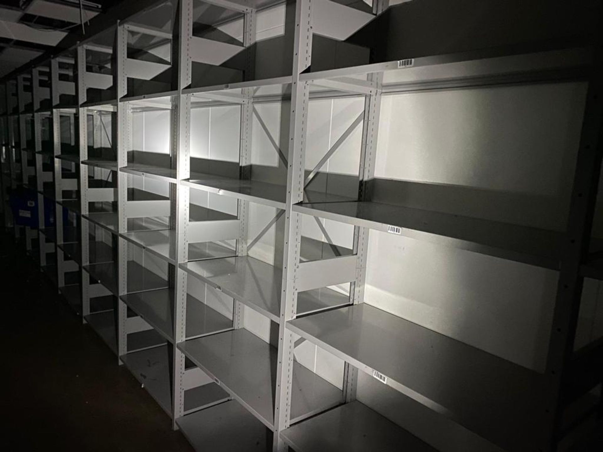 26 x Bays of Warehouse Store Shelving - Includes 28 x 250x46cm Uprights and 150 x 97x45cm - Image 2 of 17