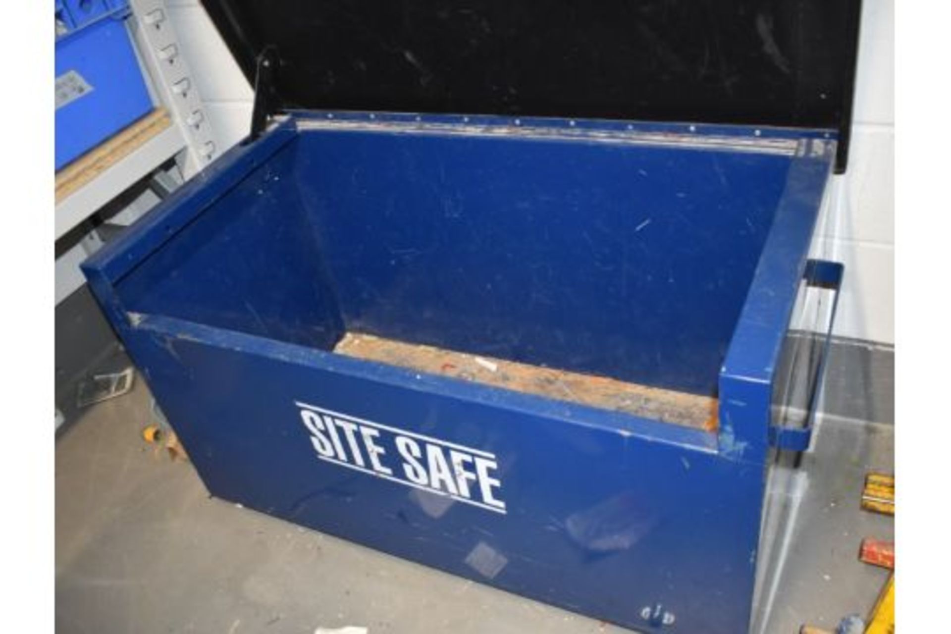 1 x Site Safe Tool Storage Chest - Ideal For Use on Worksites and Vans To Help Protect Your