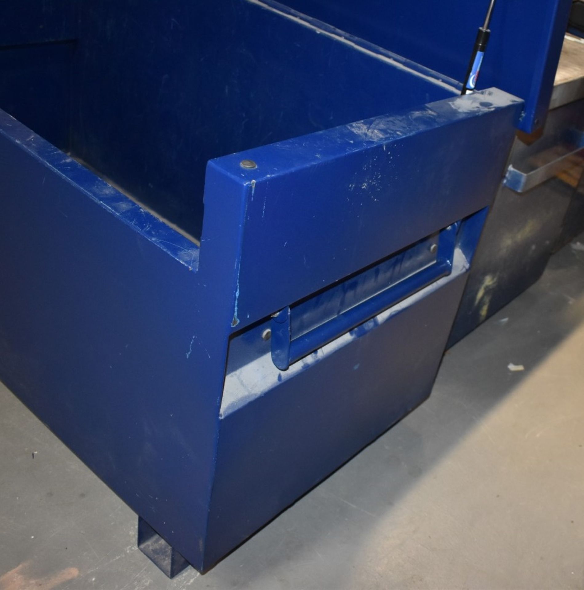 1 x TradeSafe Tool Storage Chest - Ideal For Use on Worksites and Vans To Help Protect Your - Image 5 of 5