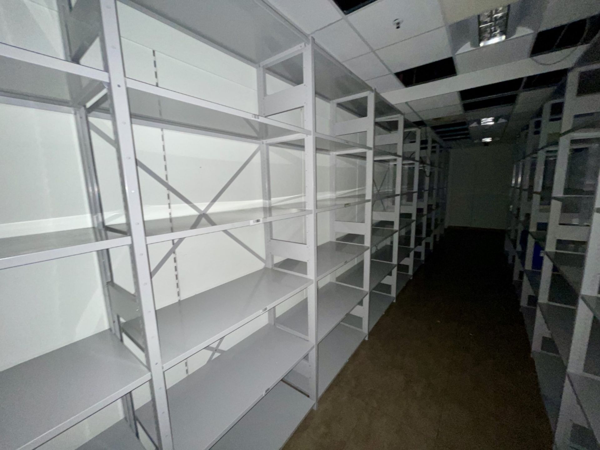 26 x Bays of Warehouse Store Shelving - Includes 28 x 250x46cm Uprights and 150 x 97x45cm - Image 12 of 17