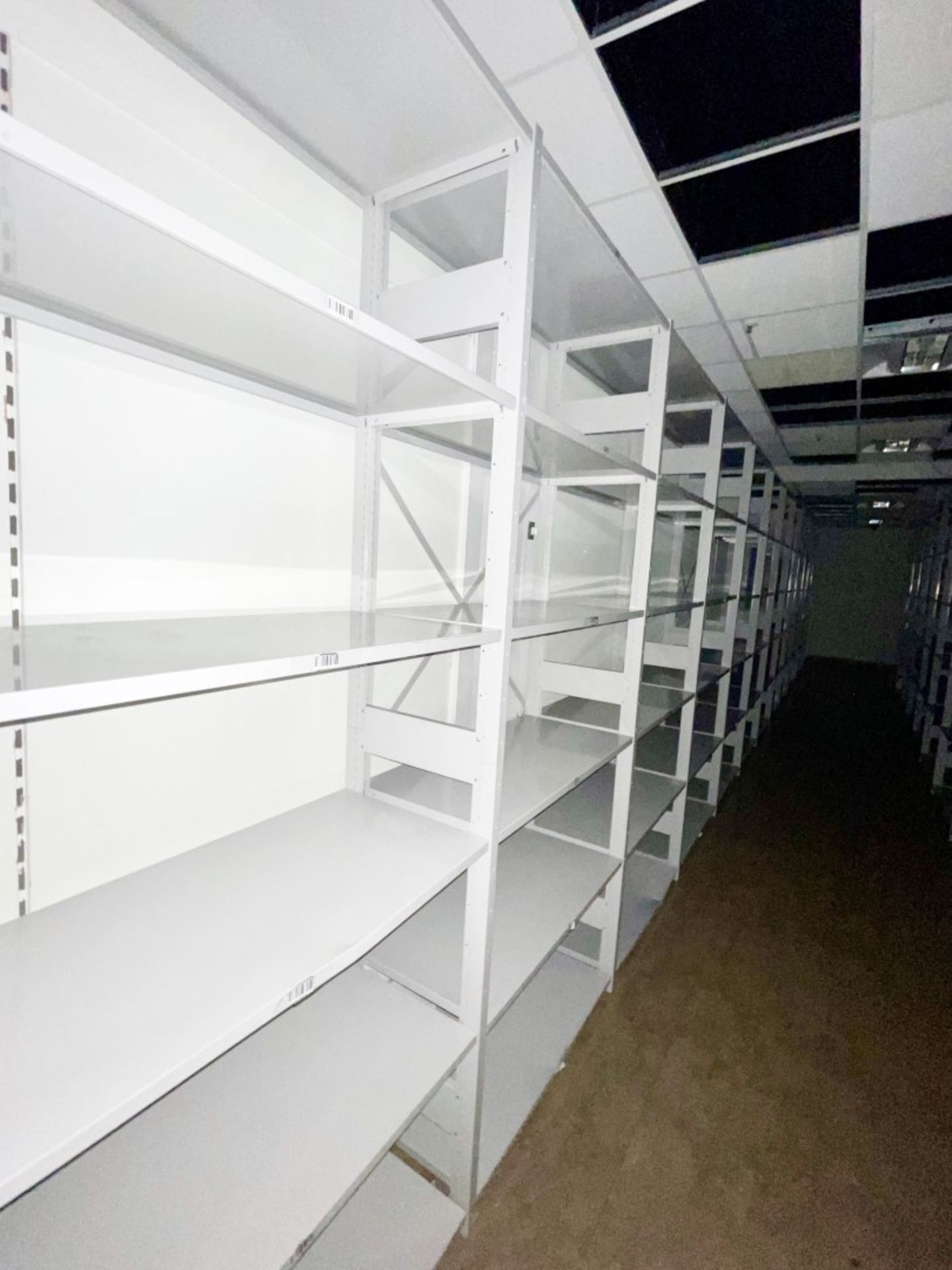 26 x Bays of Warehouse Store Shelving - Includes 28 x 250x46cm Uprights and 150 x 97x45cm - Image 7 of 17