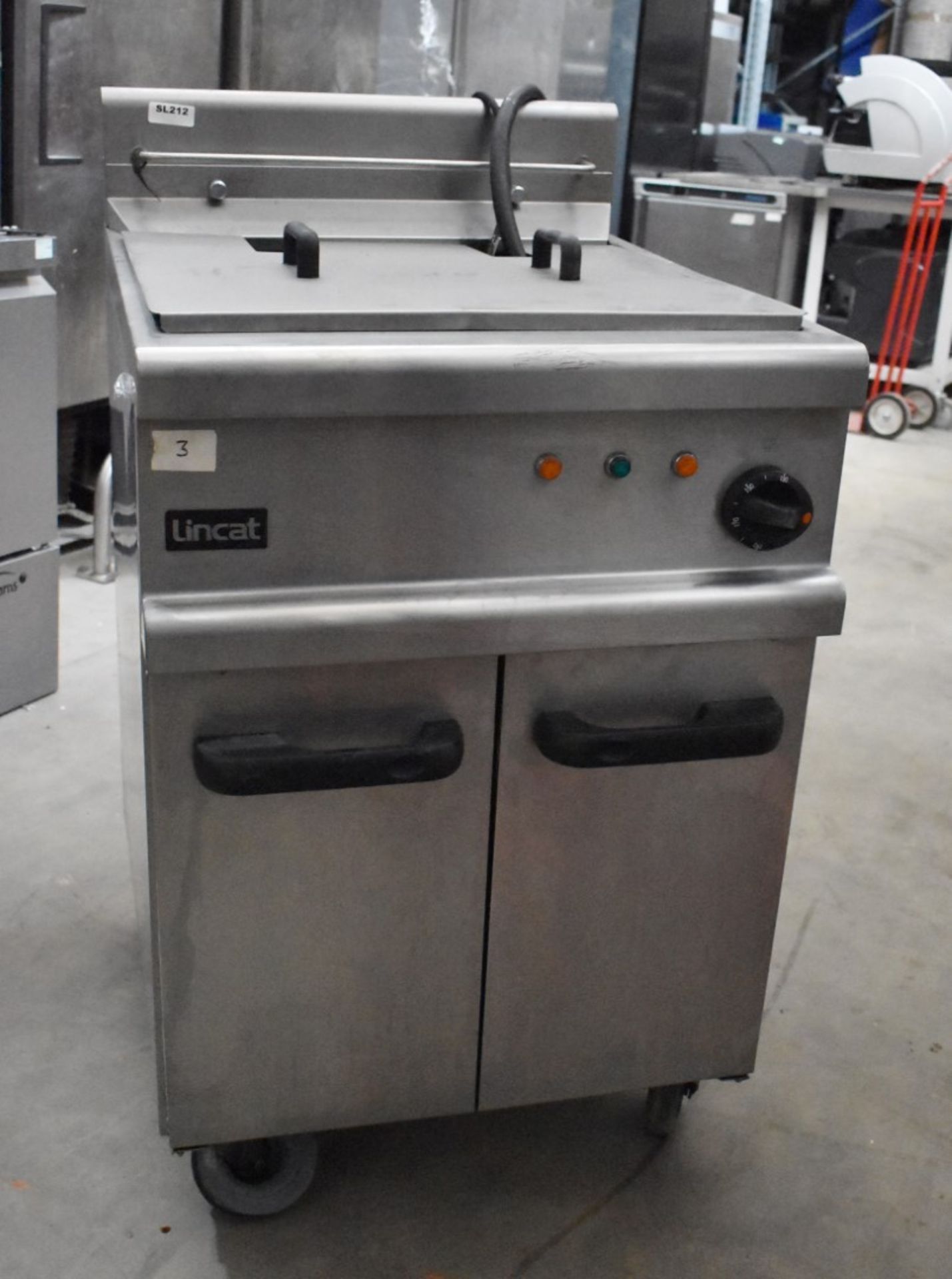 1 x Lincat Opus 700 Single Tank Electric Fryer With Built In Filtration - 3 Phase - Approx RRP £3, - Image 7 of 12