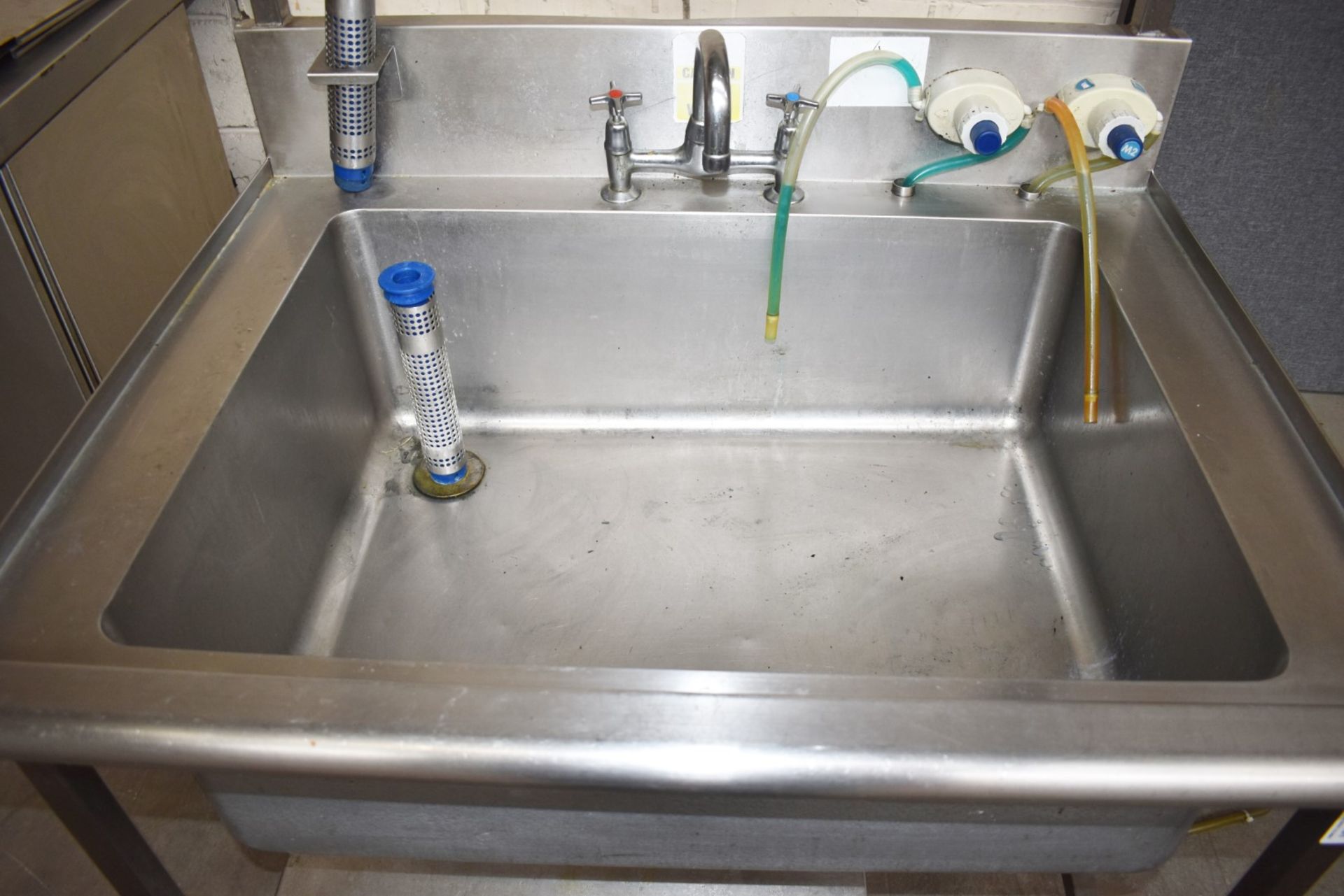 1 x Stainless Steel Commercial Wash Basin With Large Basin, Mixer Tap, Detergent Dispensers and Over - Image 5 of 9