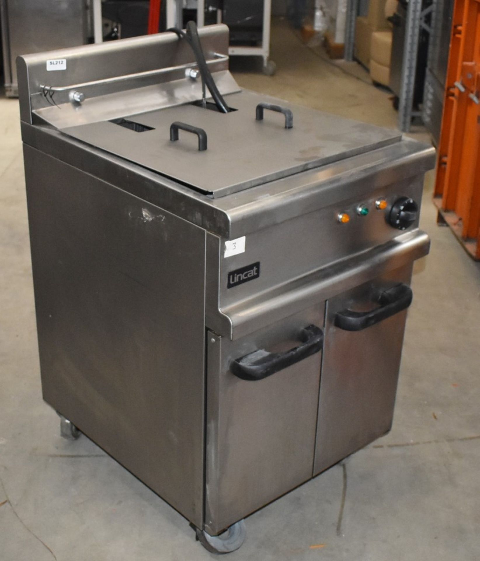 1 x Lincat Opus 700 Single Tank Electric Fryer With Built In Filtration - 3 Phase - Approx RRP £3,