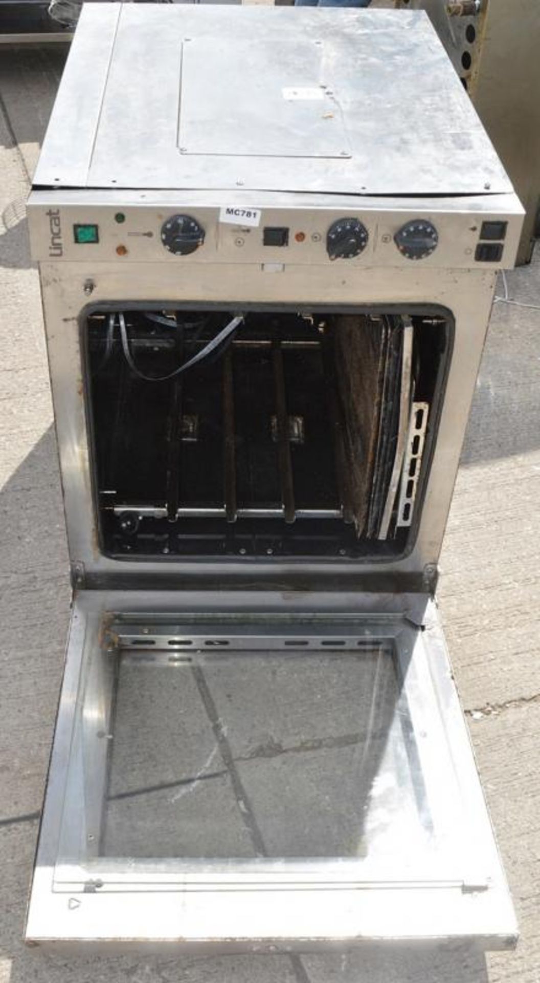 1 x Lincat ECO9 170 Ltr Electric Counter-Top Convection Oven - Pre-owned, Taken From An Asian Fusion - Image 3 of 6