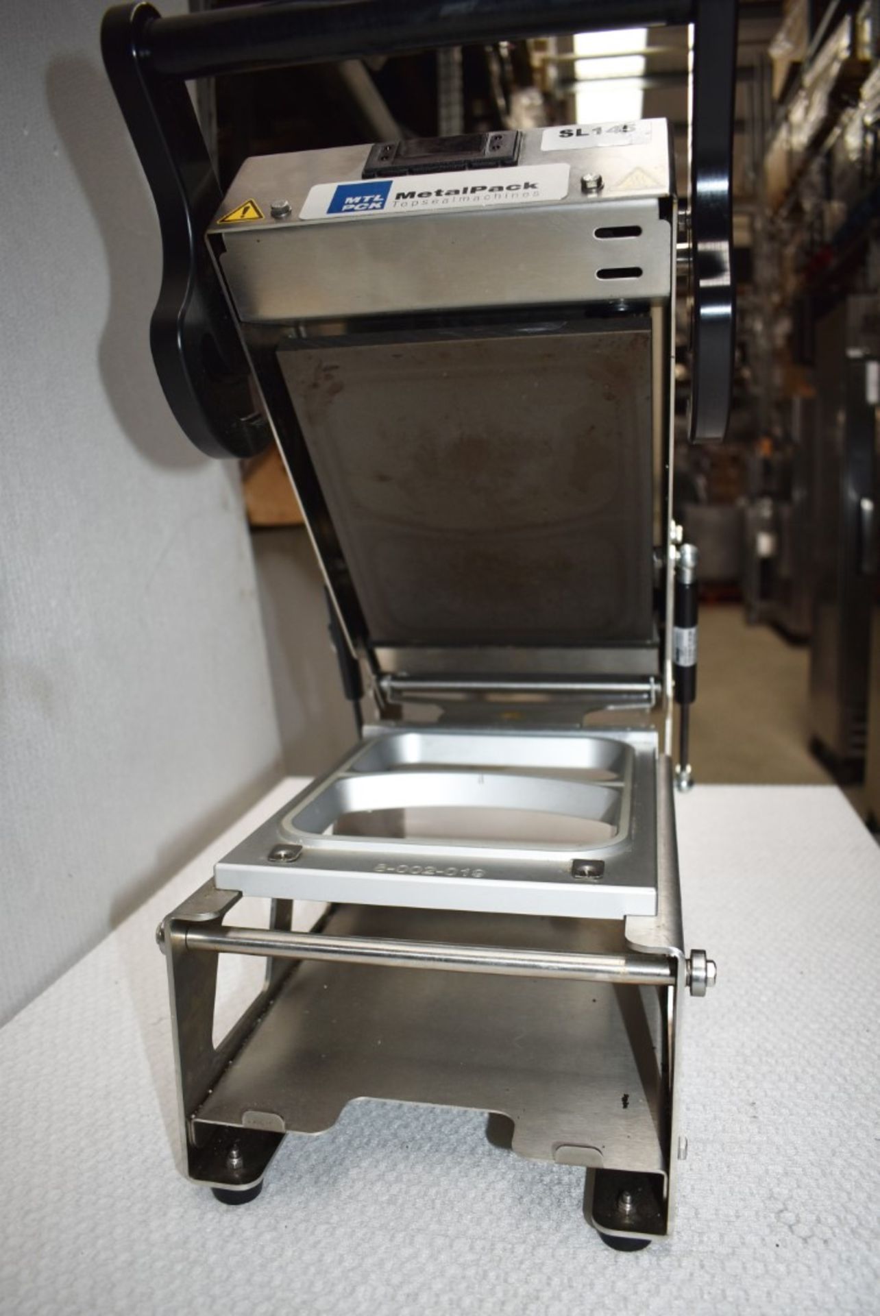 1 x Metal Tech Manual Food Tray Sealing Machine - Type 190 - 2018 Model - 240v - Recently Removed - Image 6 of 7