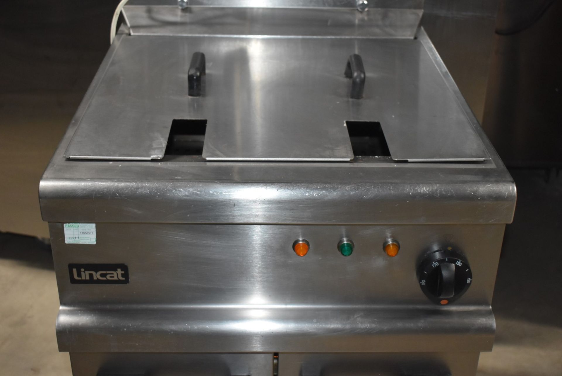 1 x Lincat Opus 700 Single Tank Electric Fryer With Built In Filtration - 3 Phase - Approx RRP £3, - Image 10 of 19