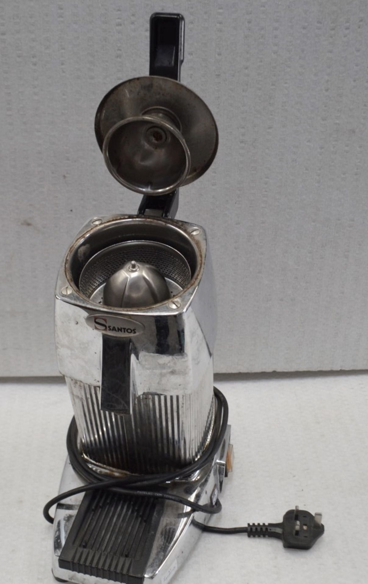 1 x Santos French Handmade Juicer - (220-240volts) - Recently Removed From A Commercial Restaurant - Image 3 of 13