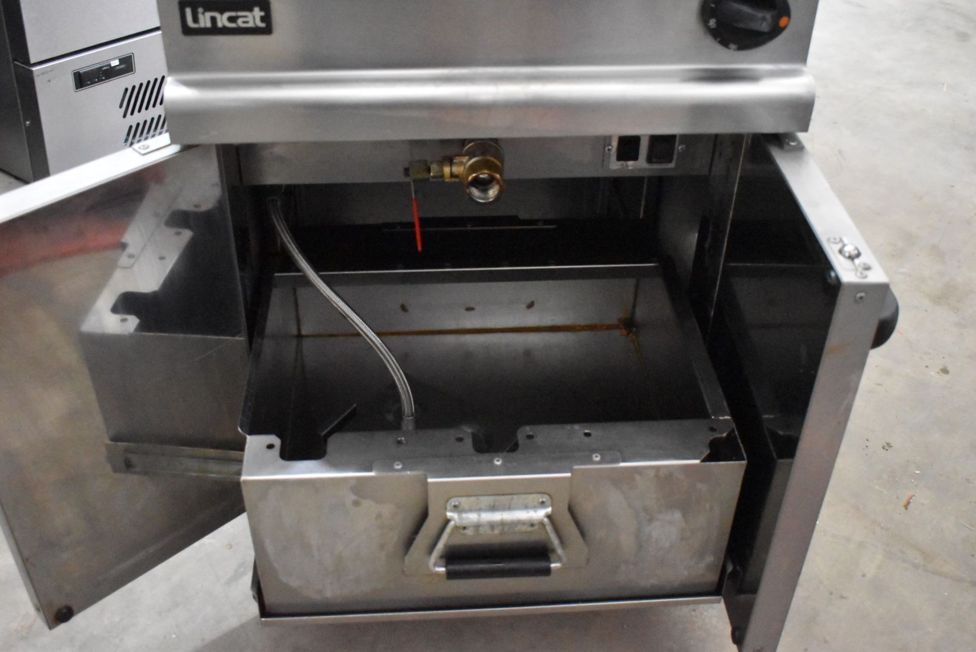 1 x Lincat Opus 700 Single Tank Electric Fryer With Built In Filtration - 3 Phase - Approx RRP £3, - Image 2 of 12