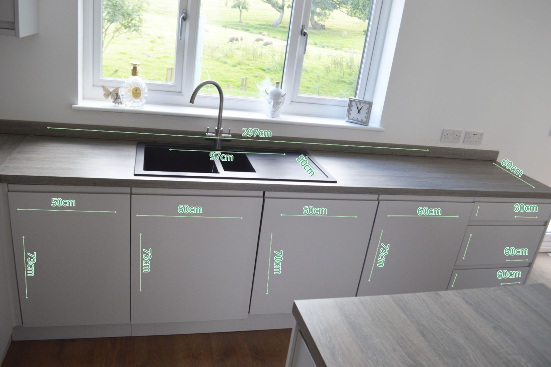 1 x Contemporary Handleless Fitted Kitchen Featuring A White Finish, Laminate Worktops, And - Image 18 of 28