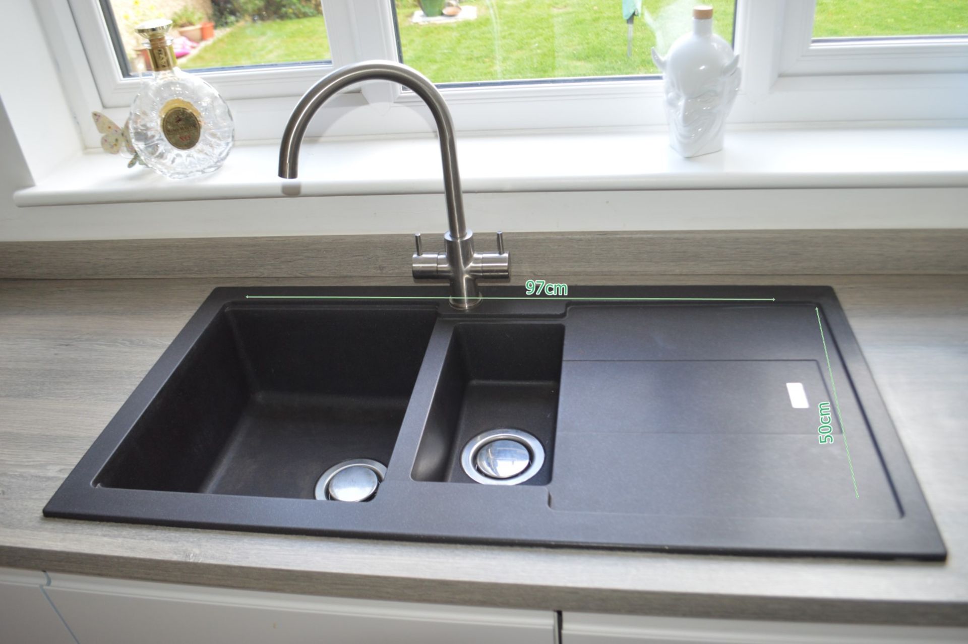 1 x Contemporary Handleless Fitted Kitchen Featuring A White Finish, Laminate Worktops, And - Image 6 of 28