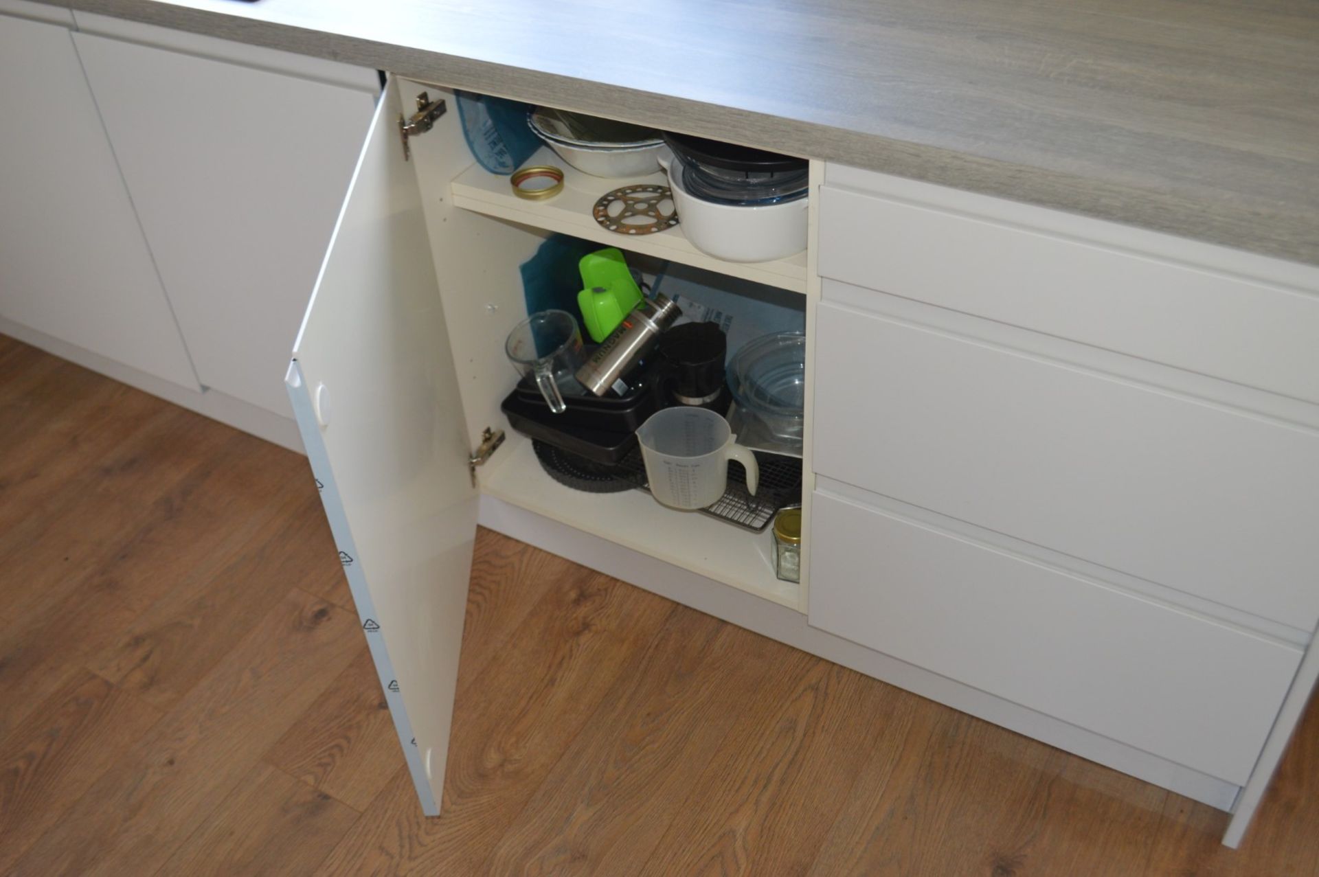 1 x Contemporary Handleless Fitted Kitchen Featuring A White Finish, Laminate Worktops, And - Image 22 of 28