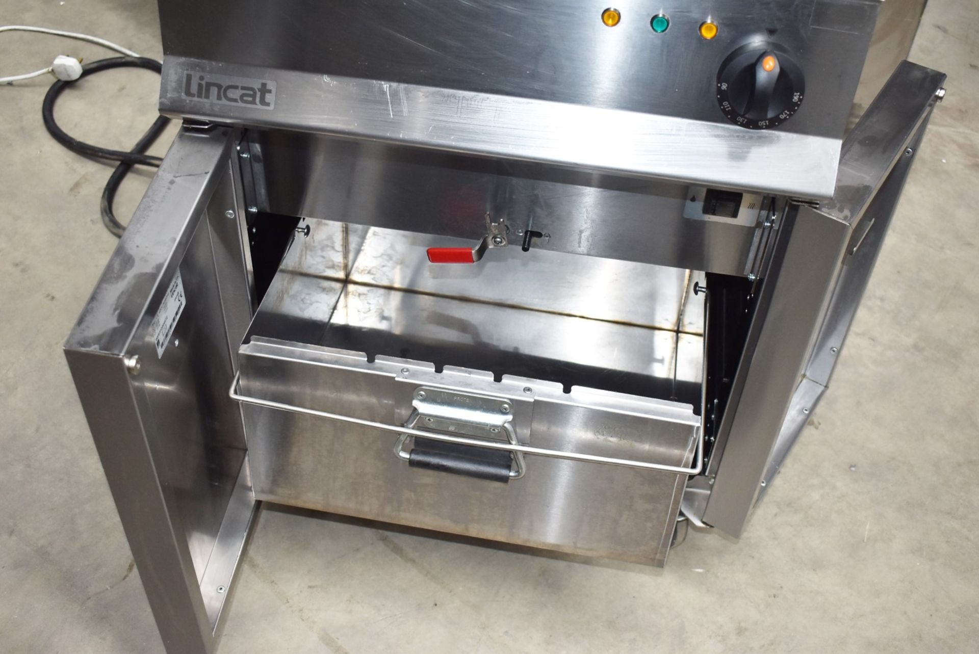 1 x Lincat Opus 800 OE8108 Single Tank Electric Fryer With Filtration - 37L Tank With Two - Image 14 of 17