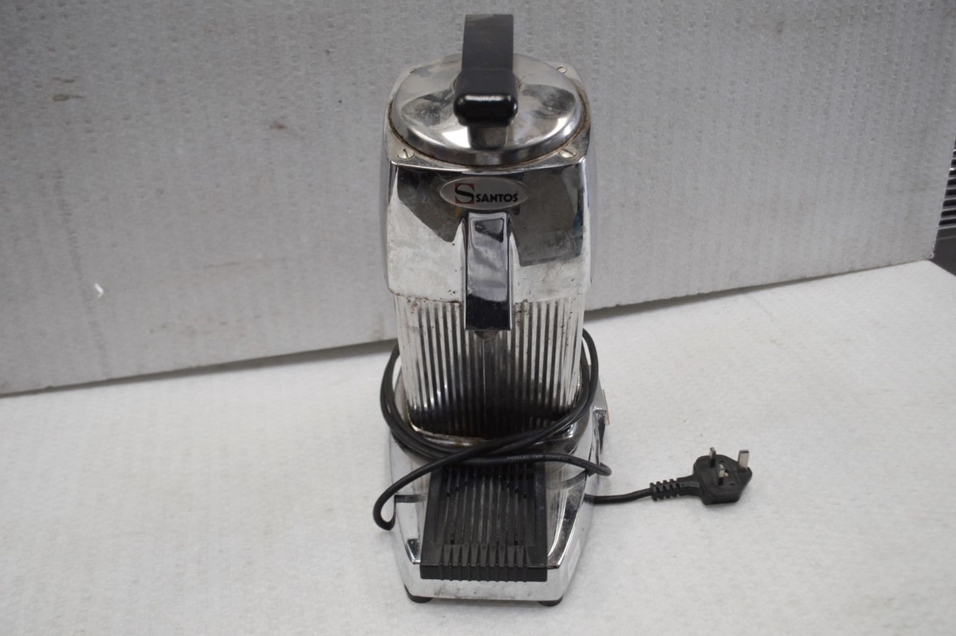 1 x Santos French Handmade Juicer - (220-240volts) - Recently Removed From A Commercial Restaurant - Image 2 of 13