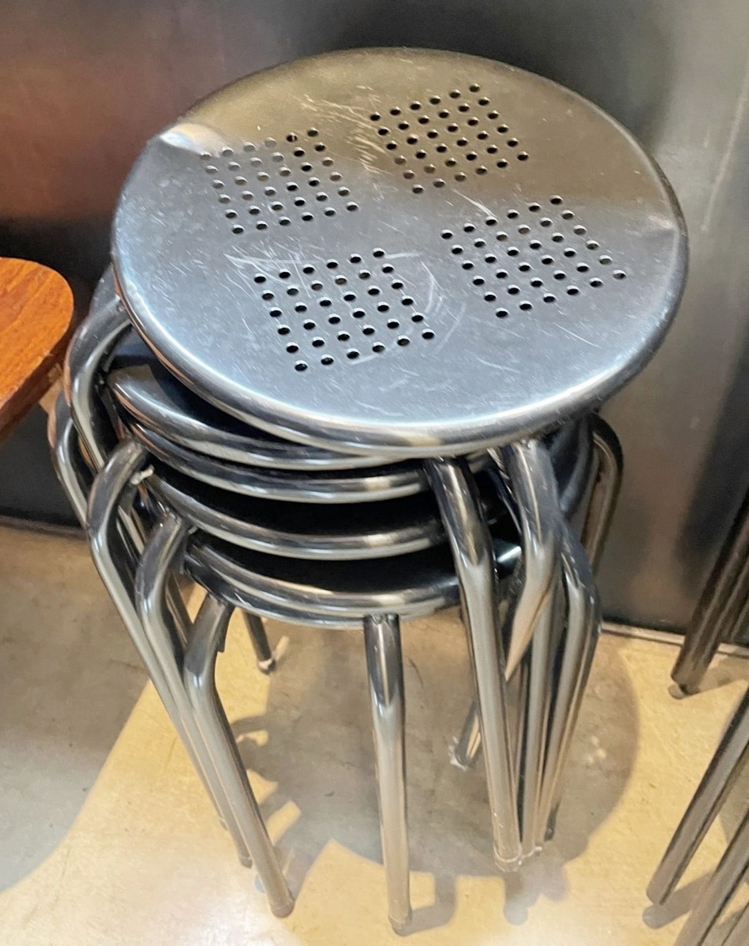 12 x Assorted Outdoor Round Metal Bistro Stools - Designs And Finishes - CL677 - Location: London - Image 3 of 5