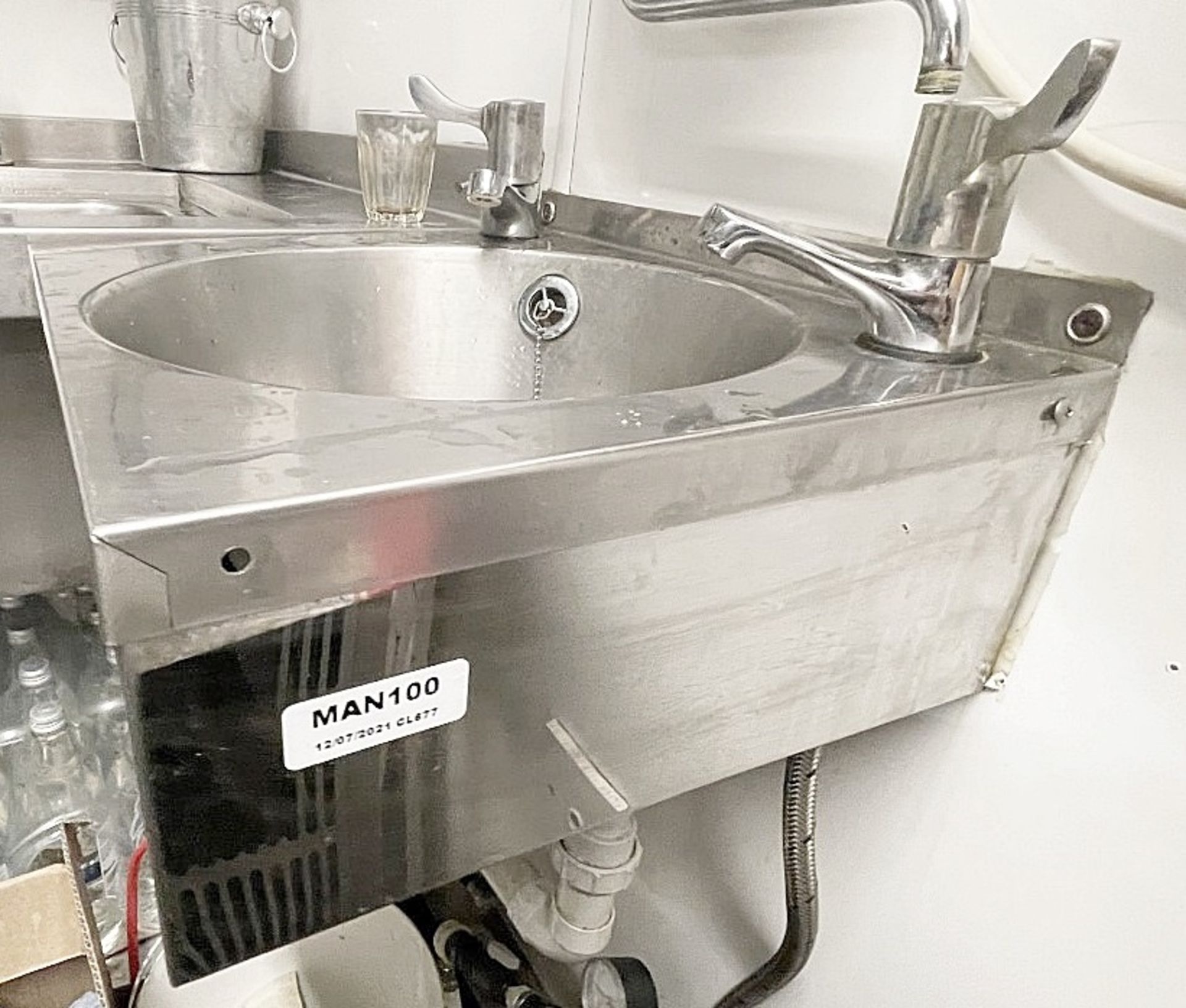 1 x Commercial Stainless Steel Wall Mounted Washing Station - Ref: MAN100 - CL677 - Location: London