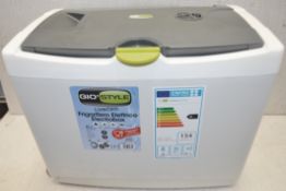 1 x Gio Style Shiver 40 Cool Box - 41 Litre Capacity and Holds Upto 58 Cans - Recently Removed