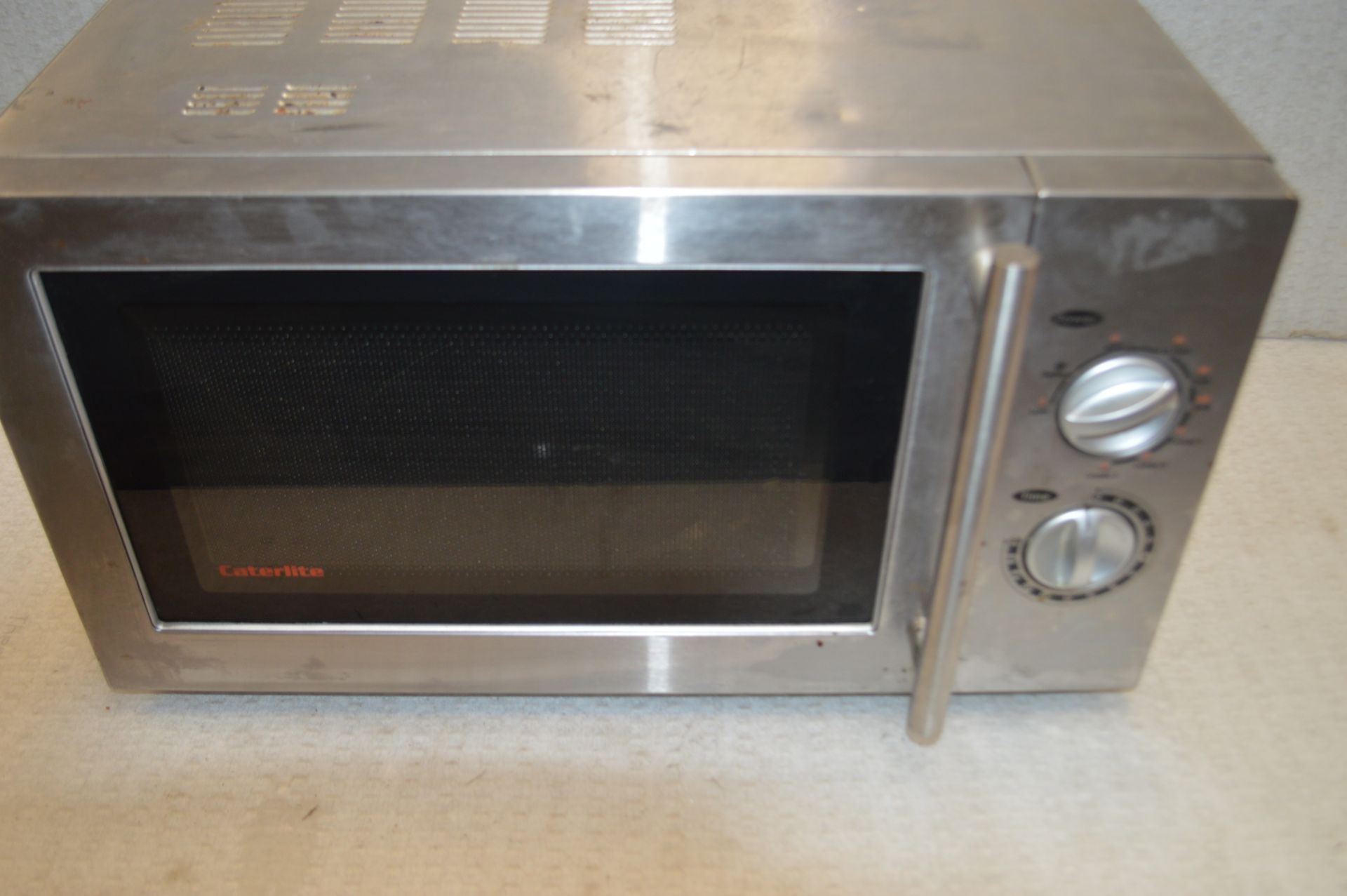 1 x Commercial Caterlite Microwave Oven 1400 watts - Recently Removed From a Commercial Restaurant - Image 2 of 4