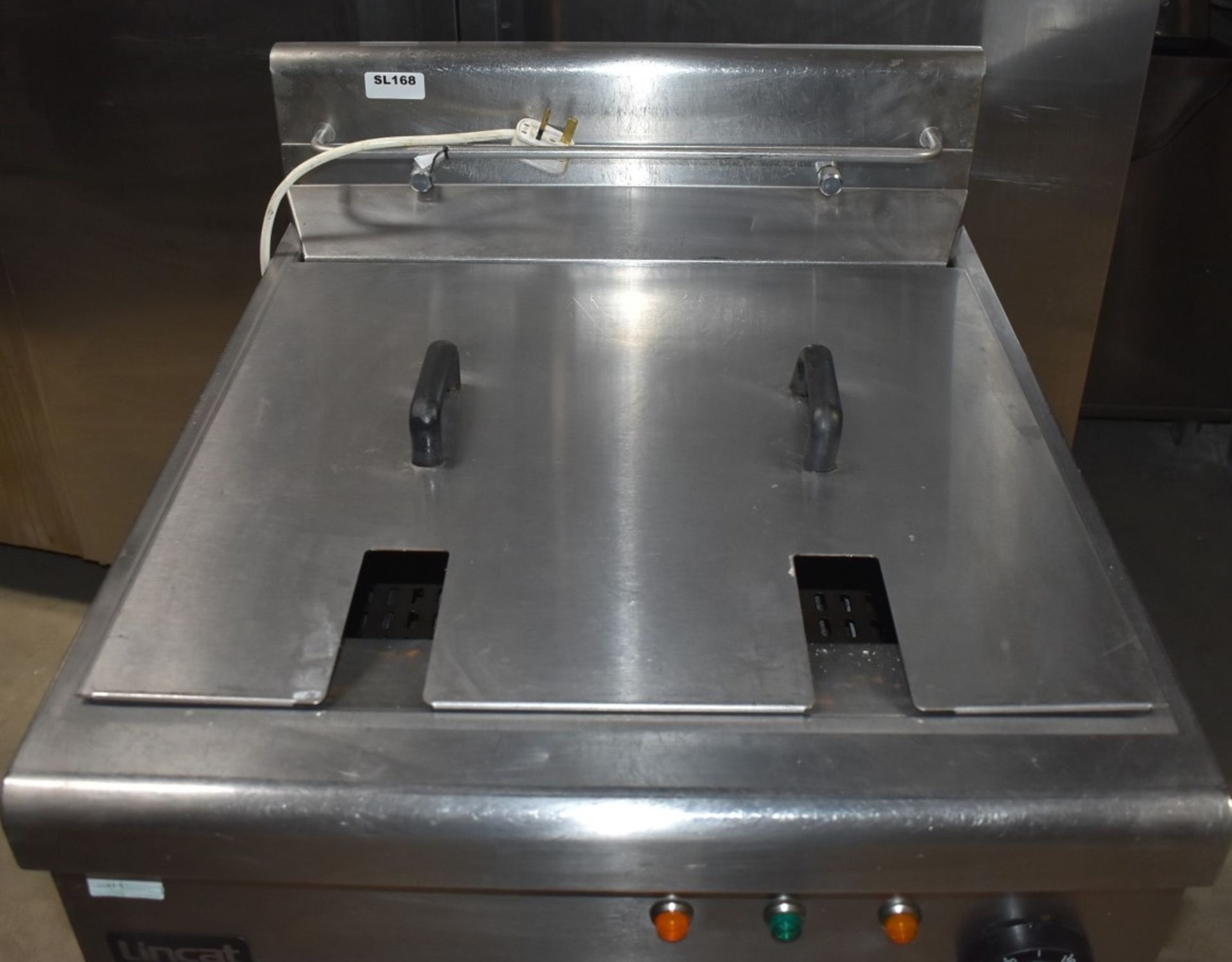 1 x Lincat Opus 700 Single Tank Electric Fryer With Built In Filtration - 3 Phase - Approx RRP £3, - Image 8 of 19