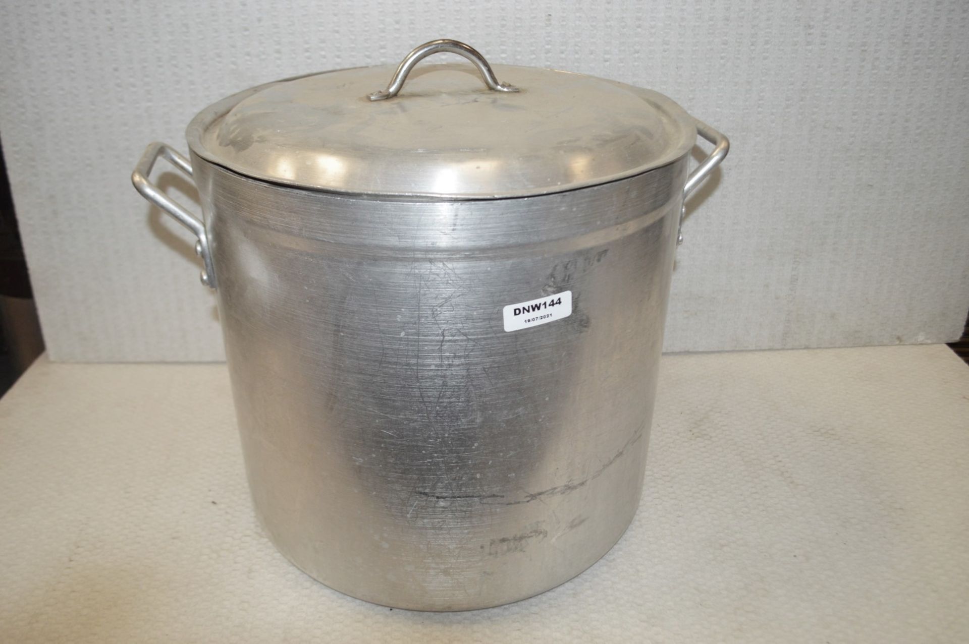 1 x Large Stainless Steel Cooking Pan With Lid - Dimensions: L41 x W41 x D37cm - Recently Removed - Image 2 of 3