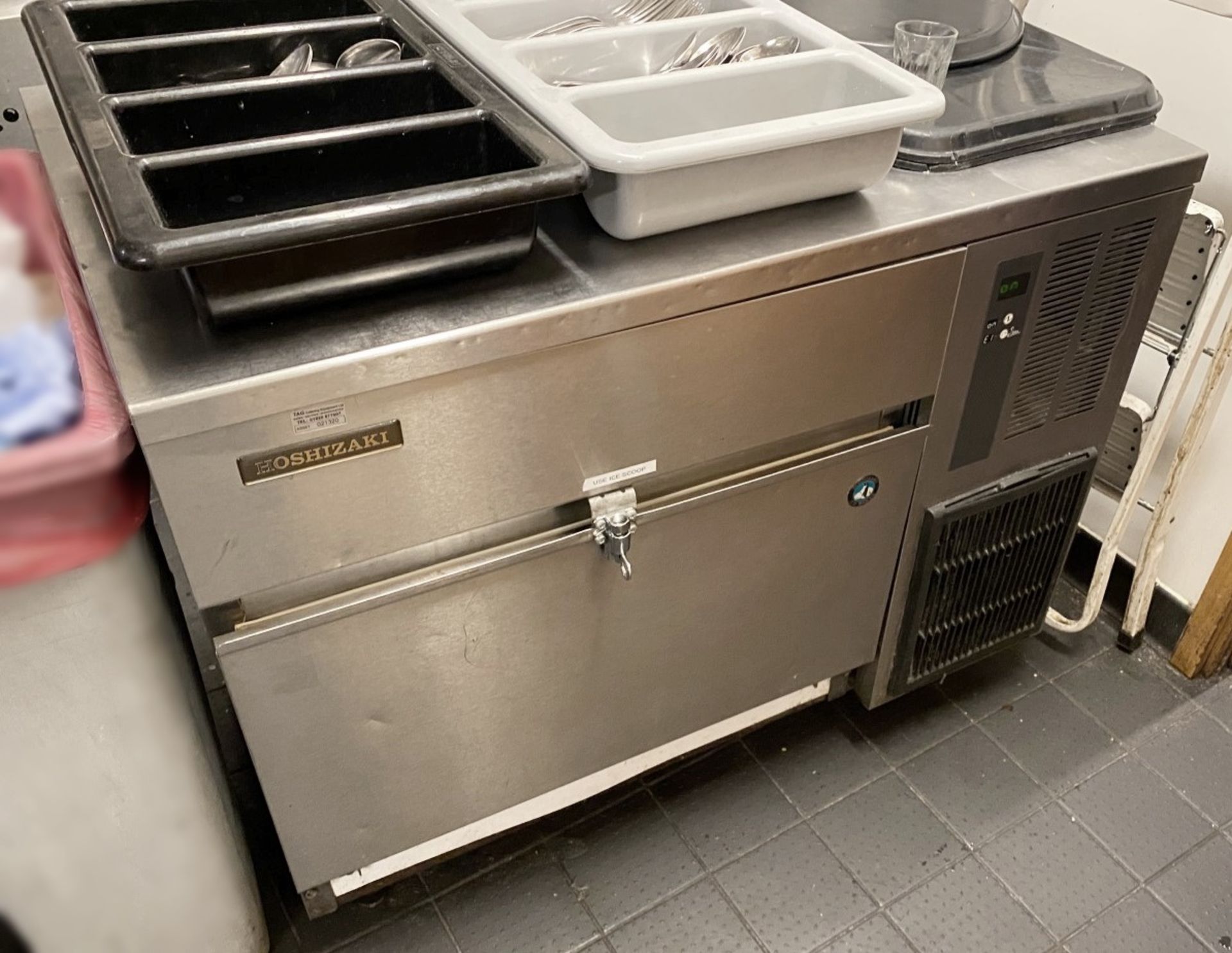 1 x HOSHIZAKI Ice Maker - Dimensions: 900mm X 600mm - Ref: MAN225 - CL677 - Location: London W1F