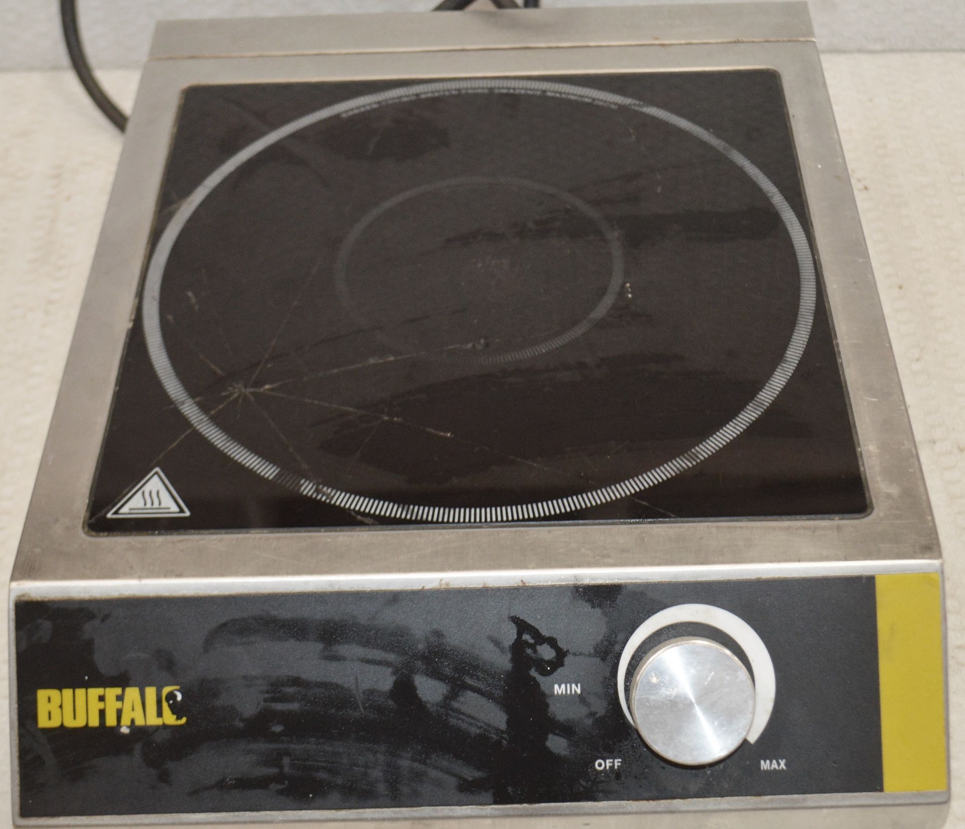 1 x Buffalo CE208 Single Zone Manual Control 3kW Induction Hob - Dimensions: H100 x W330 x - Image 2 of 4