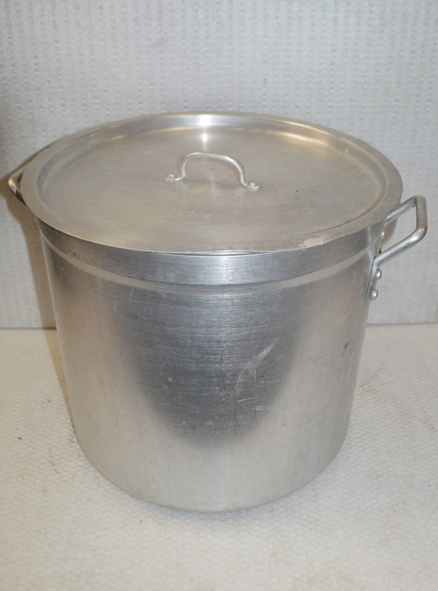 1 x Large Stainless Steel Cooking Pan With Lid - Dimensions: L40 x W40 x D37cm - Recently Removed - Image 2 of 2