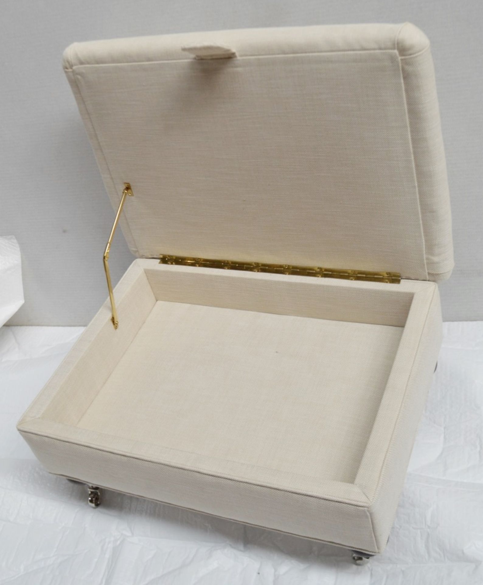 1 x DURESTA Ruskin Foot Stool Storage Box In Cream - Dimensions: W74 x D53 x H35cm - RRP £1,219 - Image 2 of 6