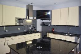 1 x SieMatic Contemporary Fitted Kitchen With Appliances - Features Shaker Style Doors, Central