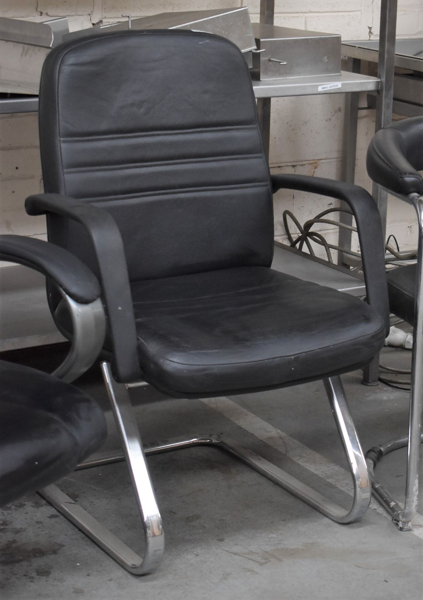1 x Leather Cantilever Office Chair - CL011 - Ref WH4 - Location: Altrincham WA14Pre-owned in good - Image 2 of 2