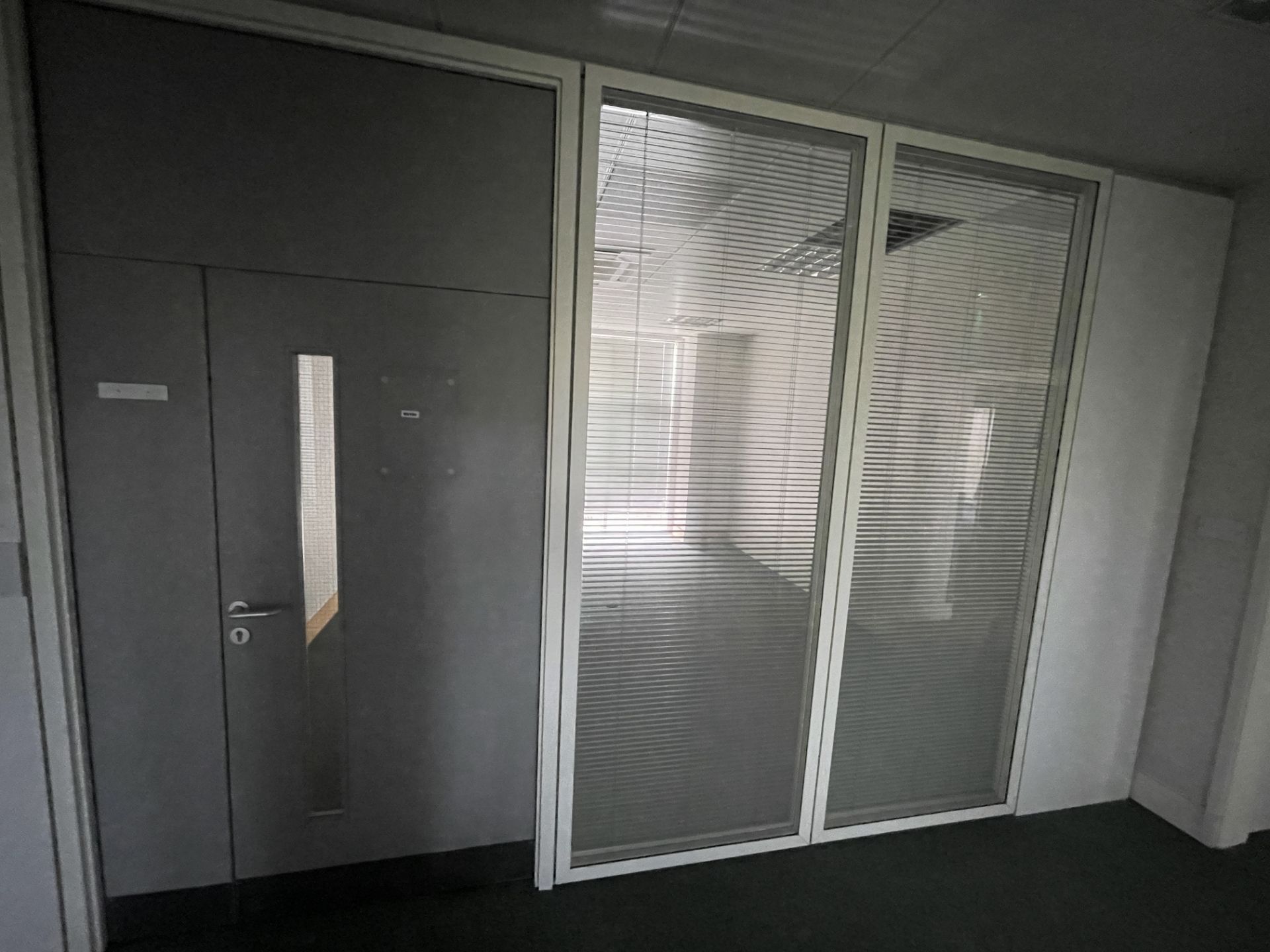 4 x Partition Panels With Privacy Blinds - Each Measures W265 x W100cm - Ref: ED157 - To Be Removed - Image 8 of 13