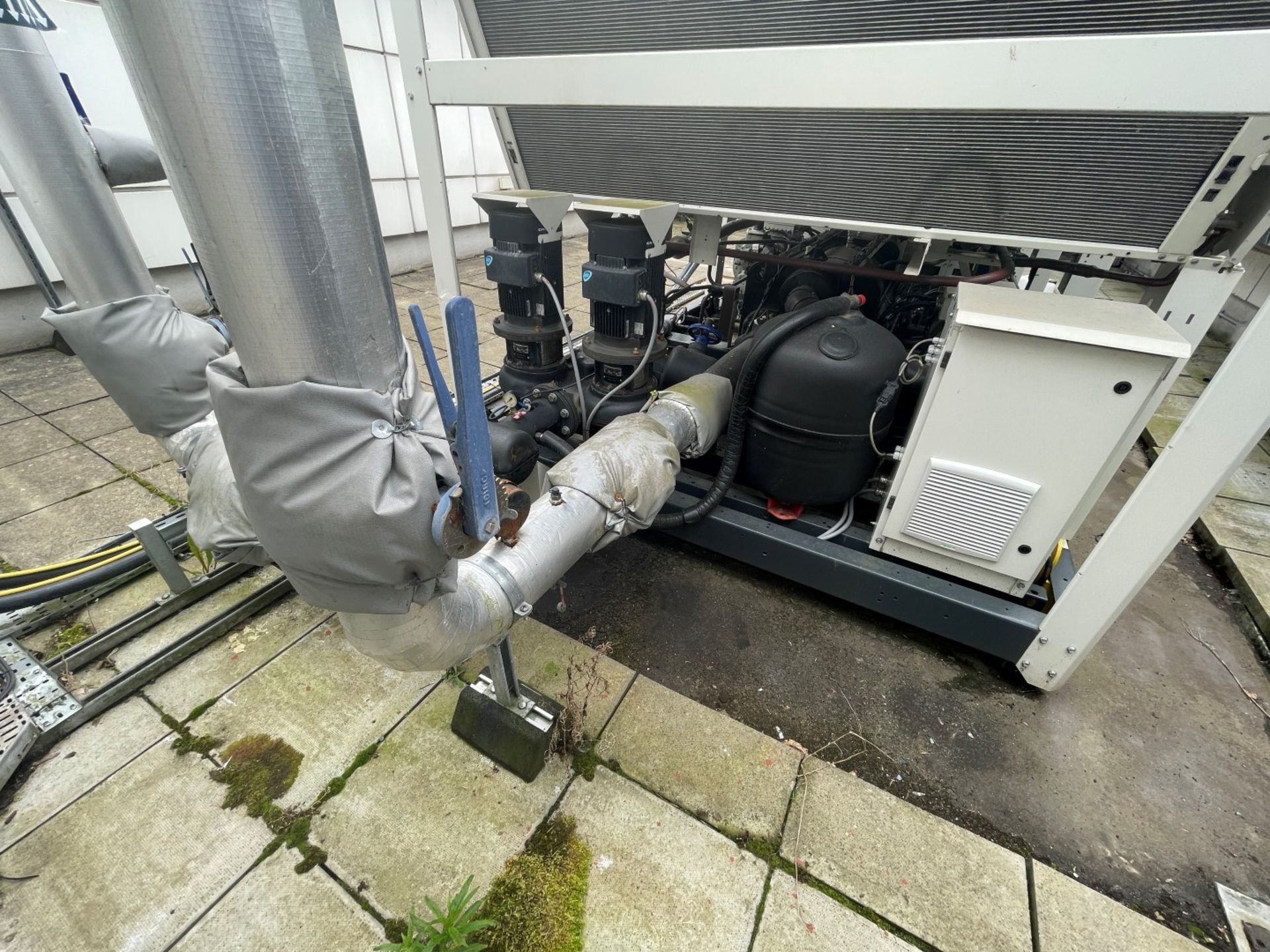 1 x TRANE/SINTESIS RTAF 105 Air-Cooled Screw Chiller - To Be Removed From An Executive Office - Image 58 of 105