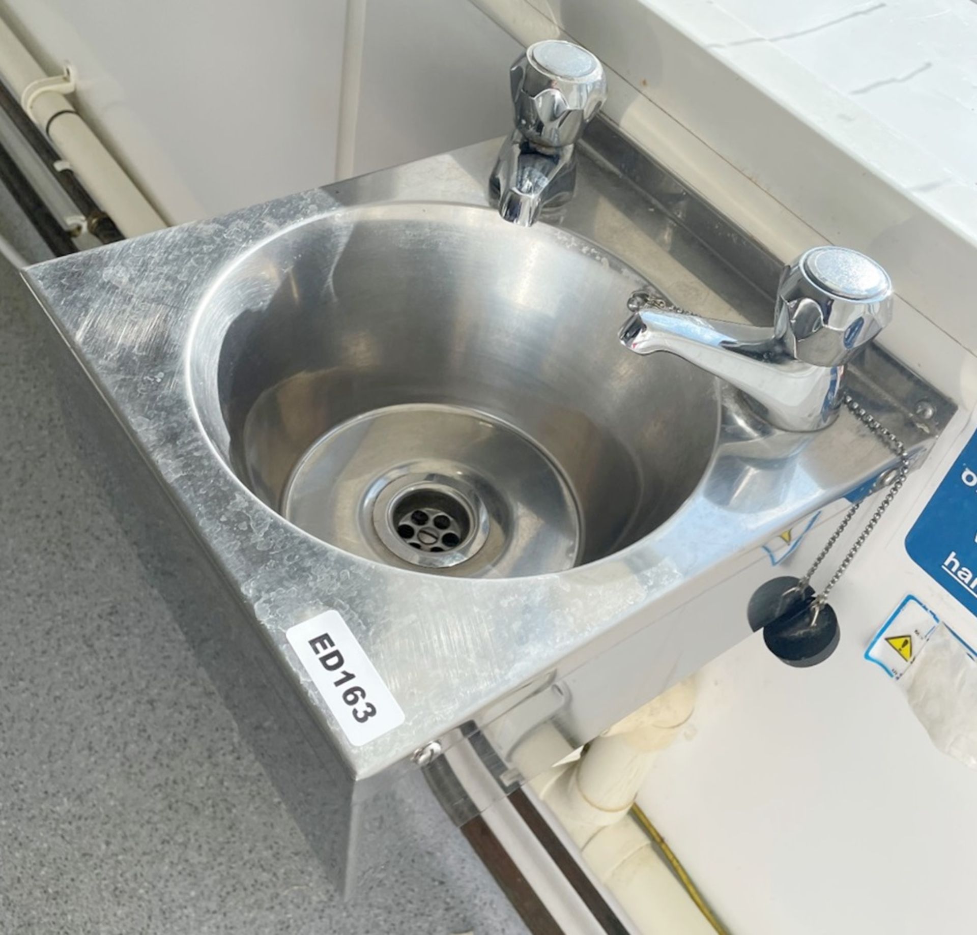 *2 Items* 1 x Wall Mounted Wash Station Sink (28 x 30cm) And 1 x Cobra Flystar - Ref: ED163 - To Be - Image 2 of 3