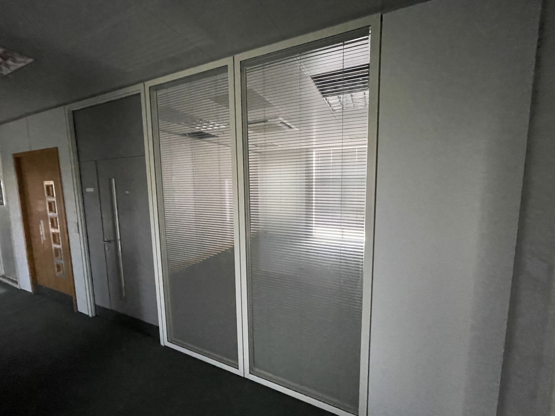 4 x Partition Panels With Privacy Blinds - Each Measures W265 x W100cm - Ref: ED157 - To Be Removed - Image 9 of 13