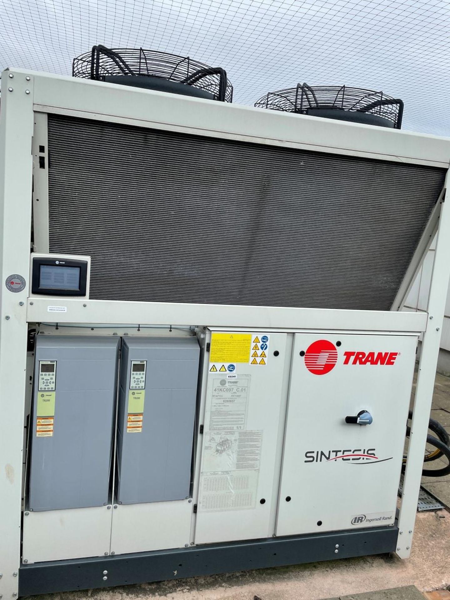 1 x TRANE/SINTESIS RTAF 105 Air-Cooled Screw Chiller - To Be Removed From An Executive Office - Image 24 of 105