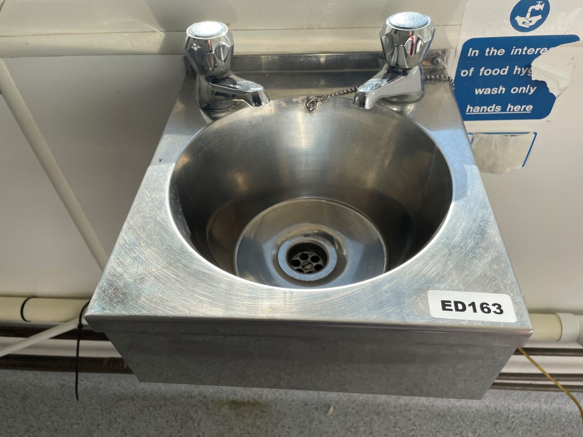 *2 Items* 1 x Wall Mounted Wash Station Sink (28 x 30cm) And 1 x Cobra Flystar - Ref: ED163 - To Be