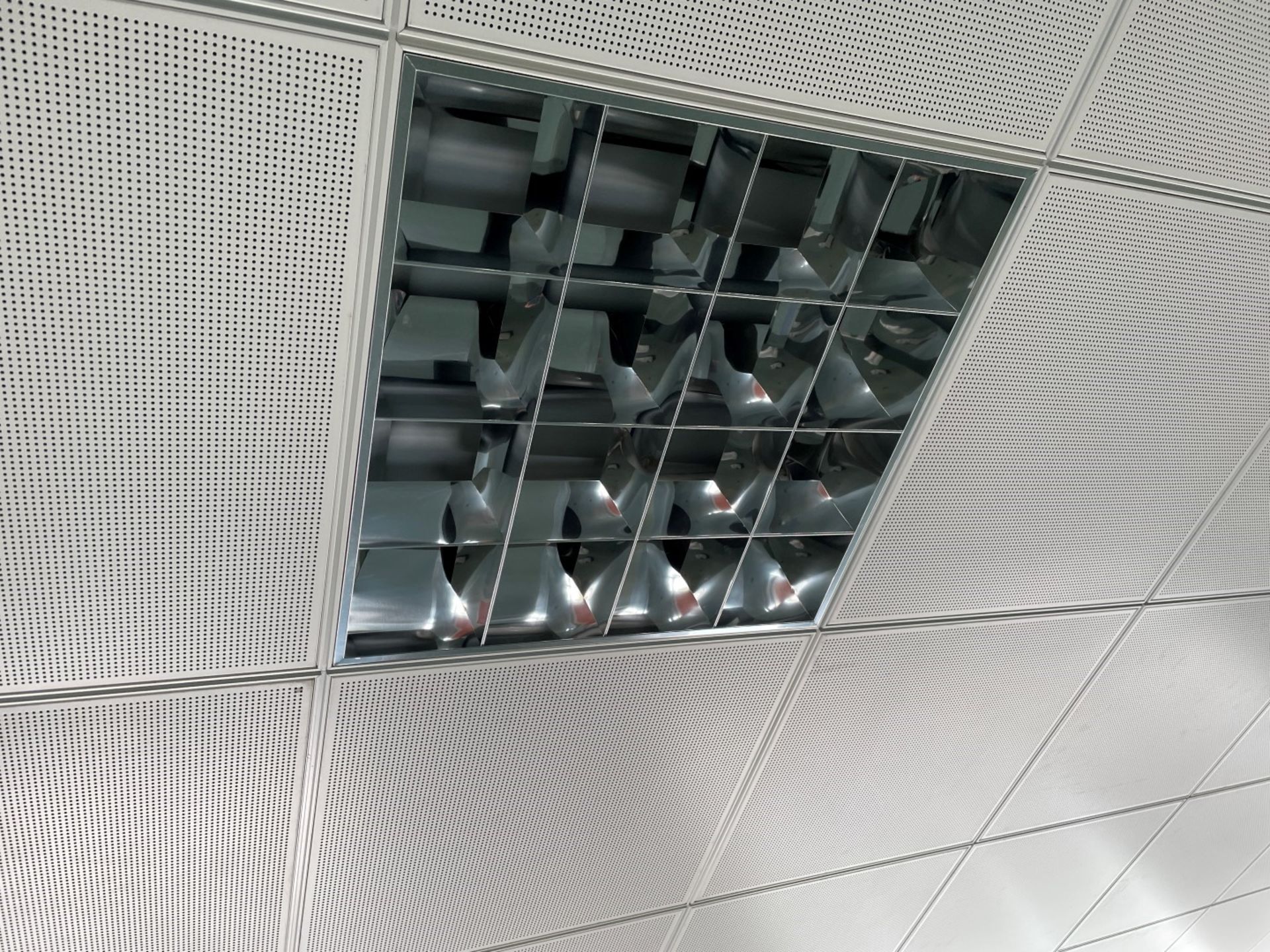 Job Lot Of Approx. 250 x Metal Ceiling Tiles, Some With Lights - To Be Removed From An Executive 1st - Image 7 of 8