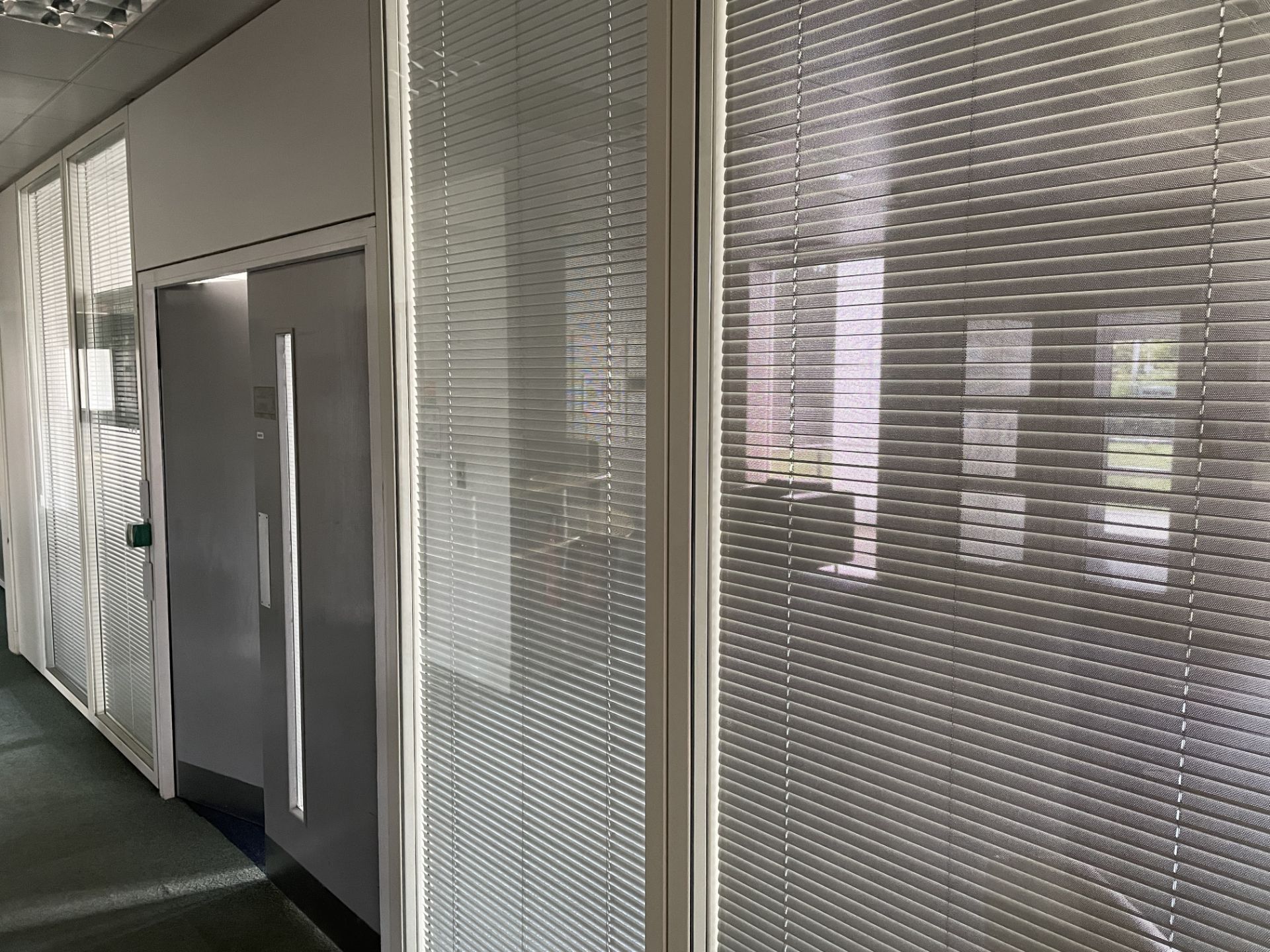 4 x Partition Panels With Privacy Blinds - Each Measures W265 x W100cm - Ref: ED157 - To Be Removed - Image 7 of 13