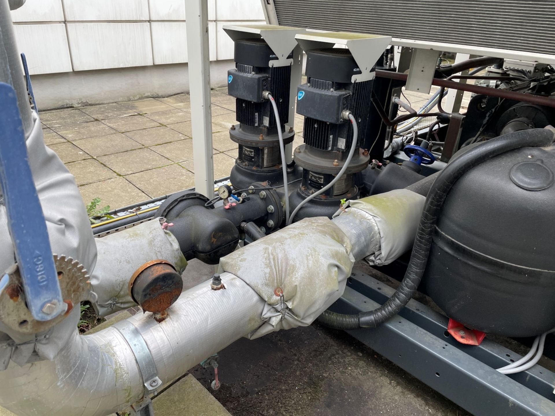 1 x TRANE/SINTESIS RTAF 105 Air-Cooled Screw Chiller - To Be Removed From An Executive Office - Image 43 of 105