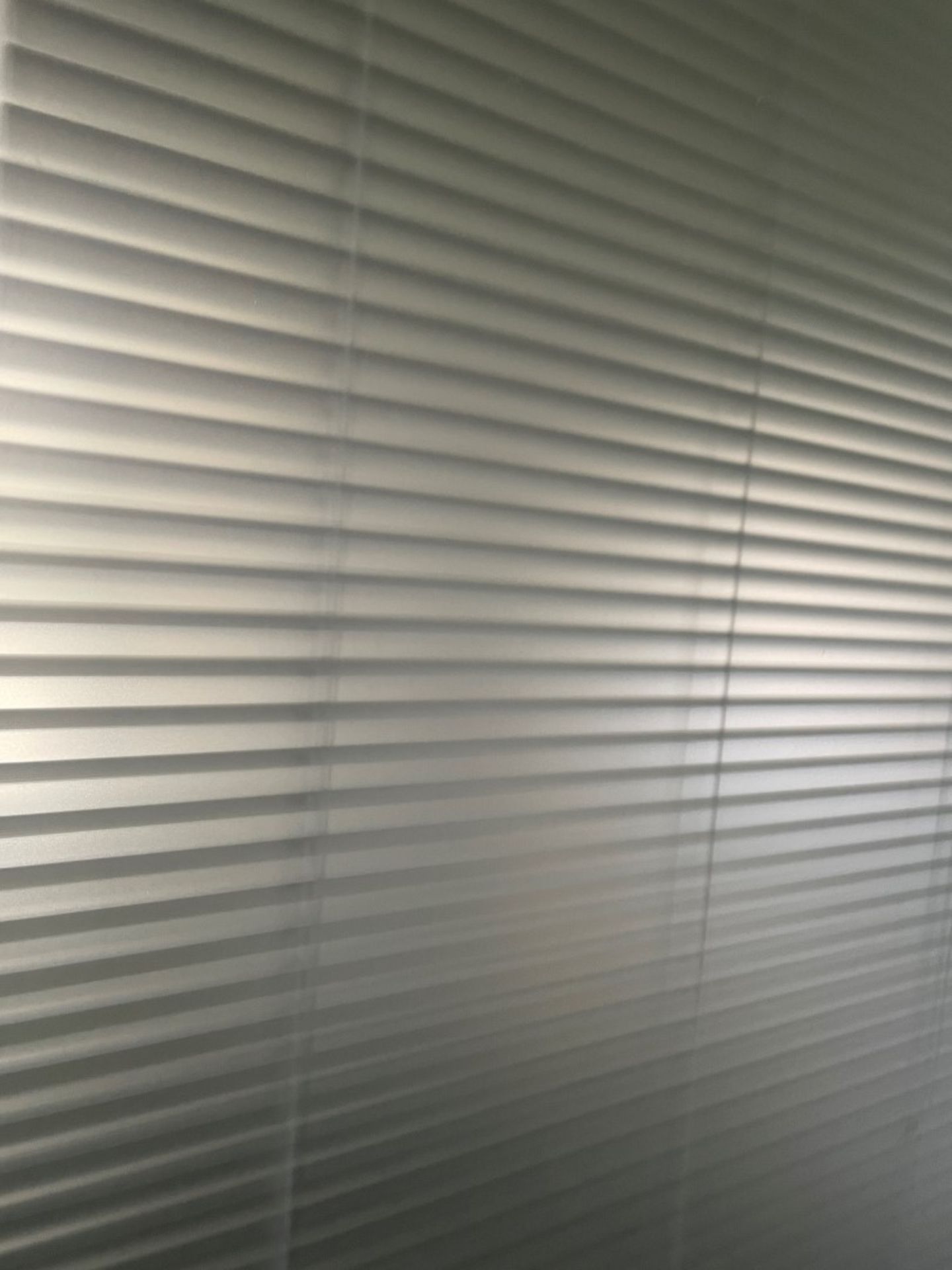 6 x Partition Panels - Includes 4 x Glazed With Privacy Blinds And 2 x Slim Solid White Panels - - Image 5 of 9